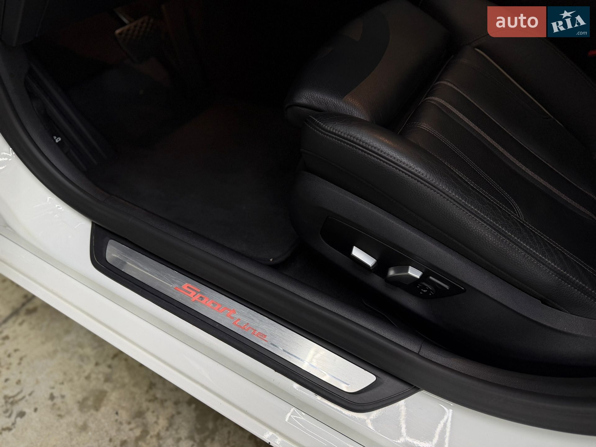 BMW 5 Series 2019 VIN WBAJR3C09LWW60804 фото оголошення 13 з 43