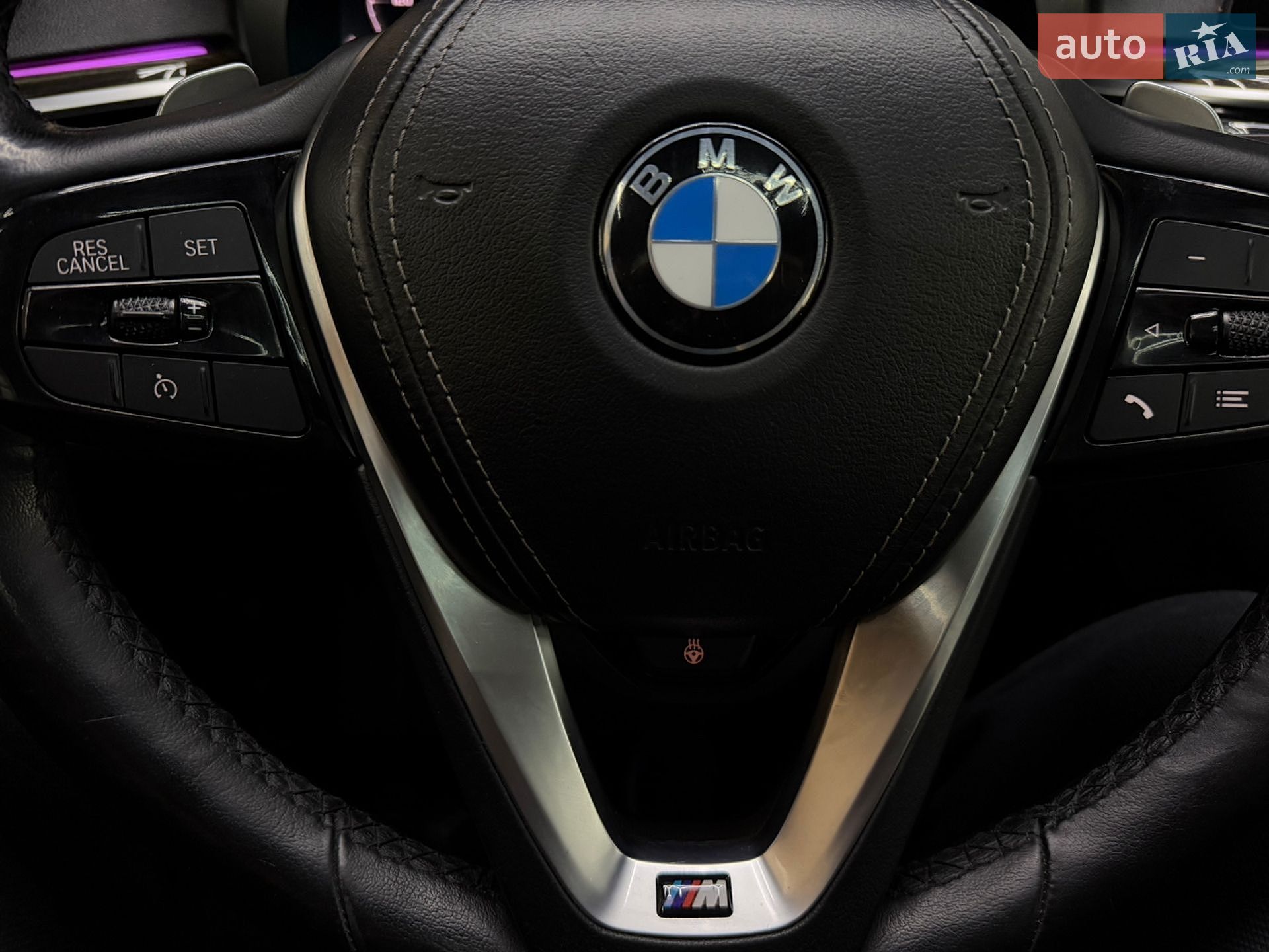 BMW 5 Series 2019 VIN WBAJR3C09LWW60804 фото оголошення 17 з 43