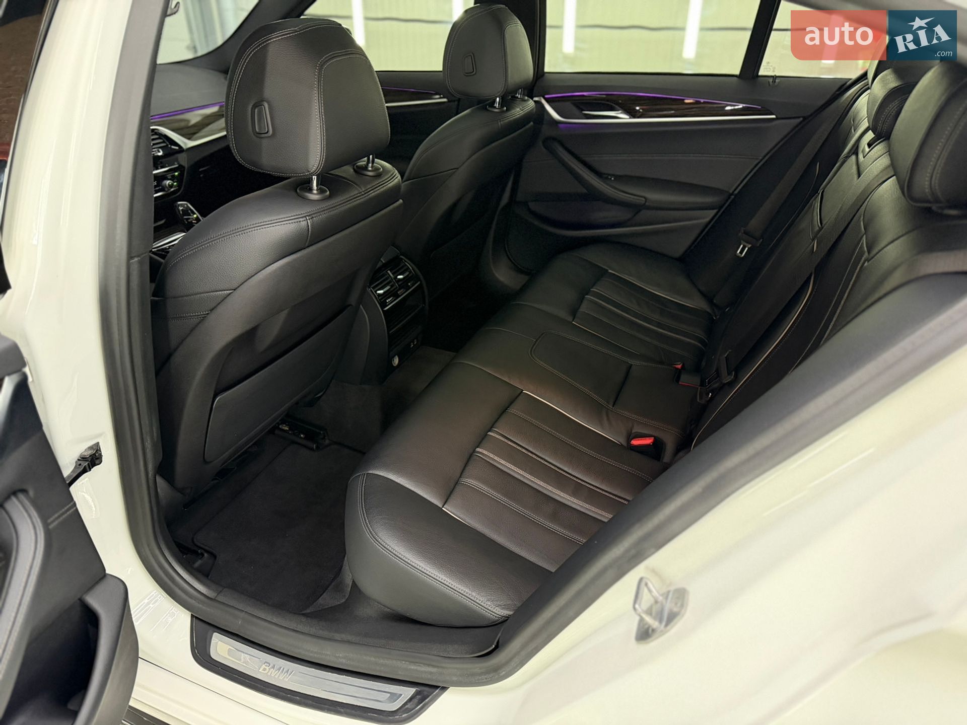 BMW 5 Series 2019 VIN WBAJR3C09LWW60804 фото оголошення 33 з 43