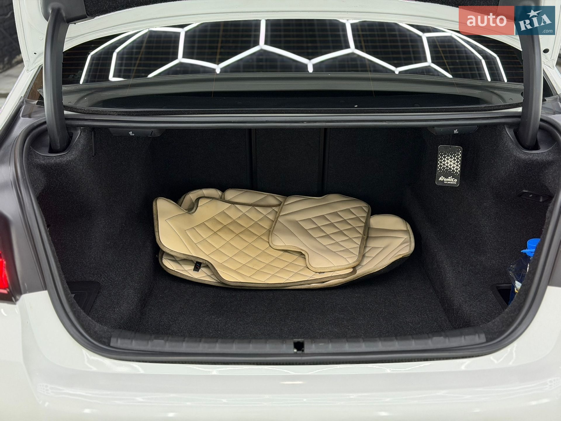 BMW 5 Series 2019 VIN WBAJR3C09LWW60804 фото оголошення 38 з 43