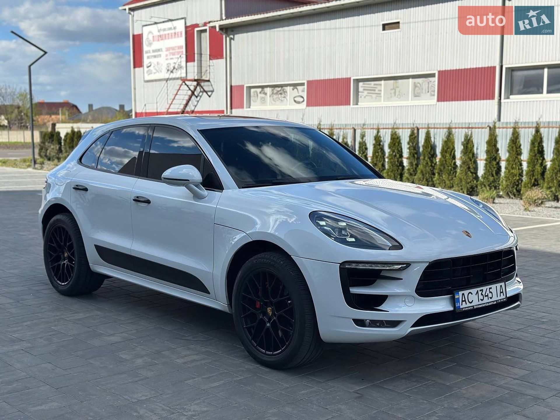 Porsche Macan 2016 VIN WP1AG2A51HLB50231 фото оголошення 3 з 30