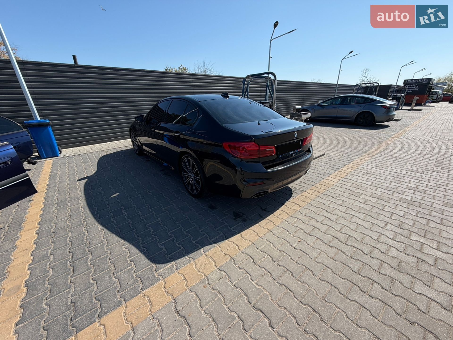BMW 5 Series 2018 VIN WBAJB1C59JG623330 фото оголошення 4 з 15