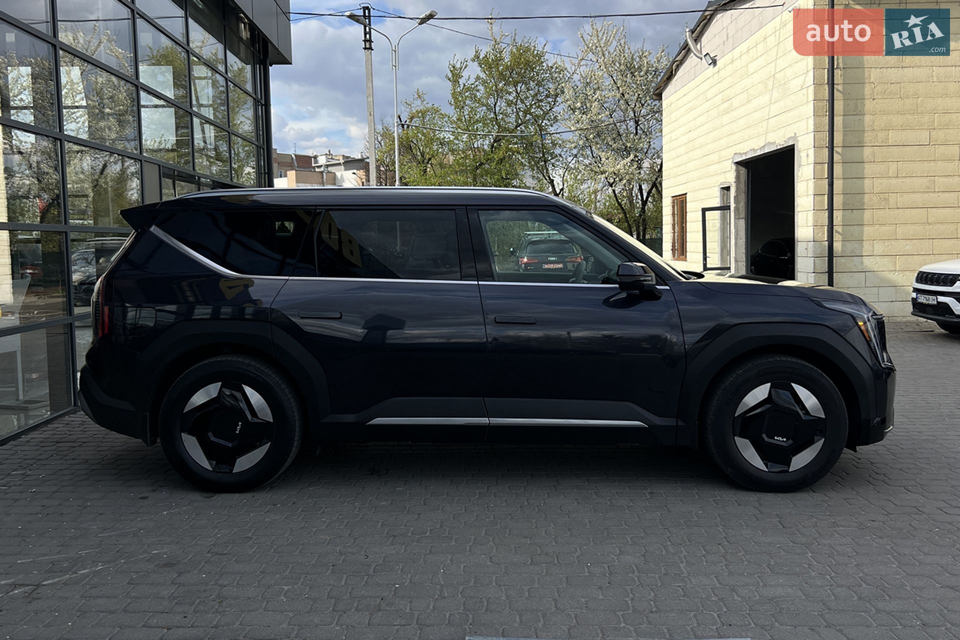 Kia EV9 2024 VIN 5XYAFFS56SG003786 фото оголошення 8 з 30