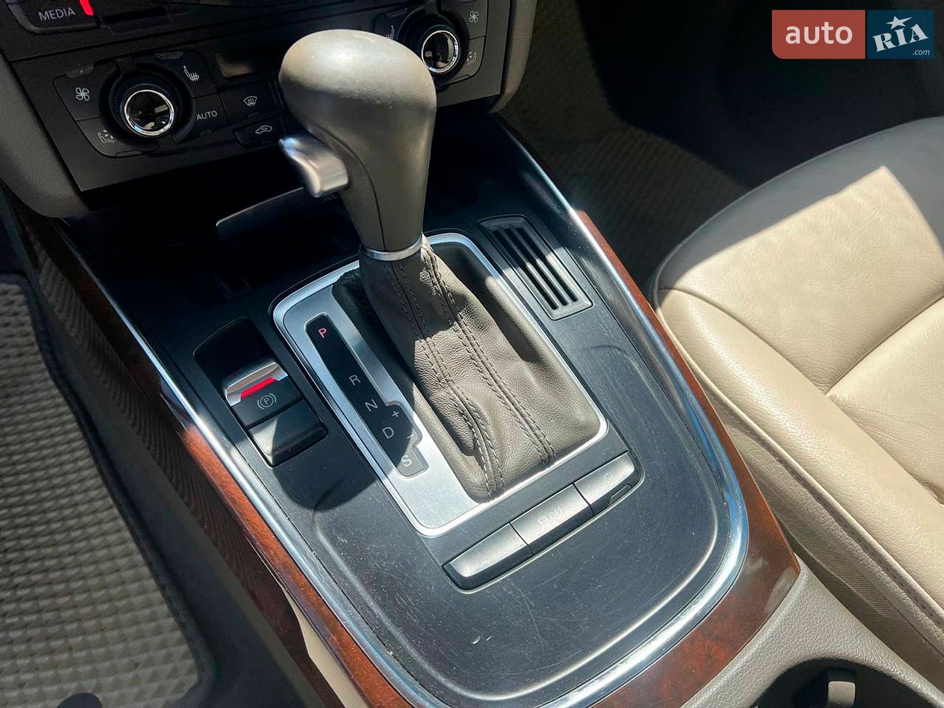 Audi Q5 2011 VIN WA1LFAFP3BA103619 фото оголошення 30 з 44