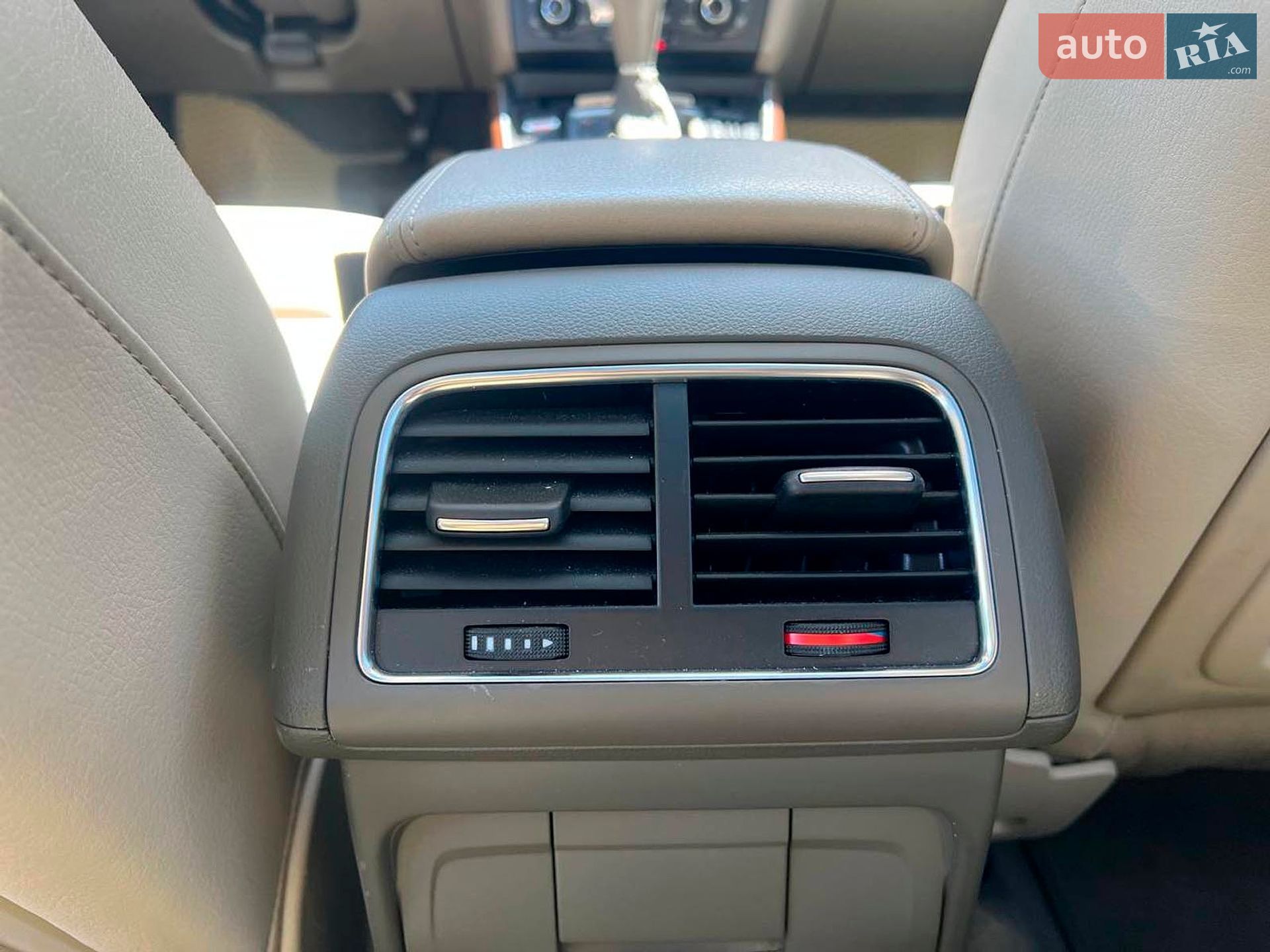 Audi Q5 2011 VIN WA1LFAFP3BA103619 фото оголошення 38 з 44