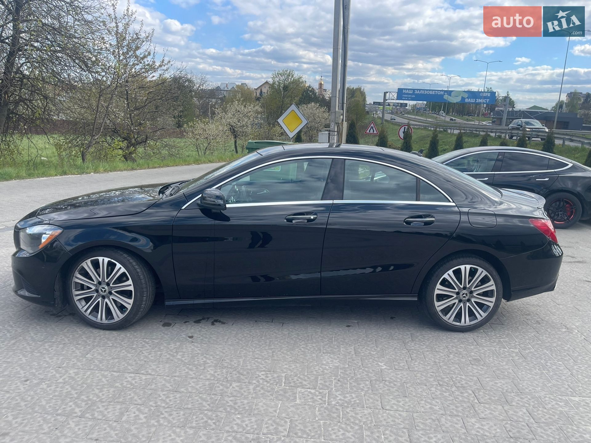 Mercedes-Benz CLA-Class 2018 VIN WDDSJ4GB1JN638885 фото оголошення 3 з 31