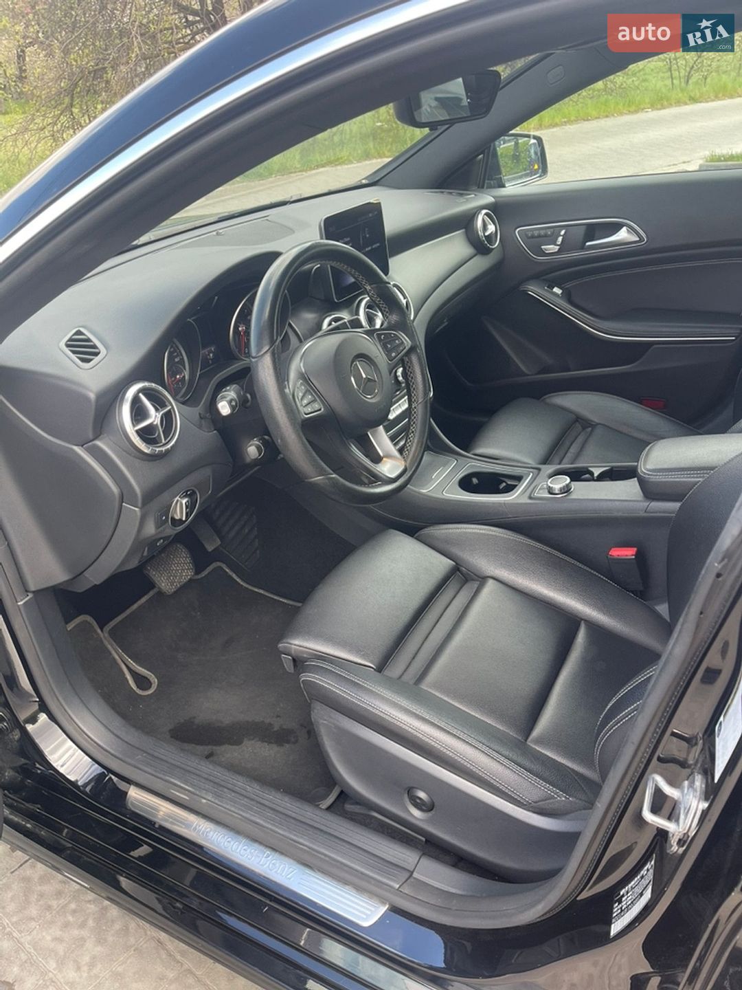 Mercedes-Benz CLA-Class 2018 VIN WDDSJ4GB1JN638885 фото оголошення 12 з 31