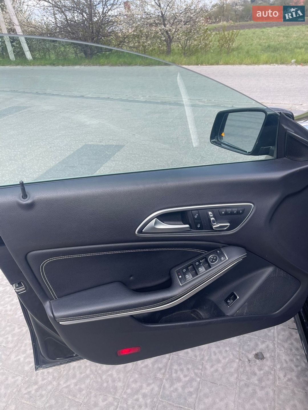 Mercedes-Benz CLA-Class 2018 VIN WDDSJ4GB1JN638885 фото оголошення 13 з 31