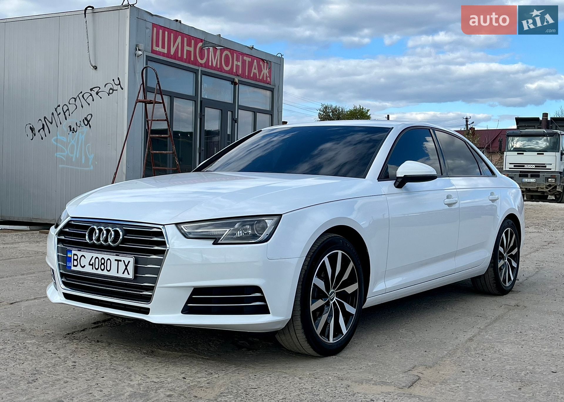 Audi A4 2017 VIN WAUGMAF43HA178524 фото оголошення 2 з 38