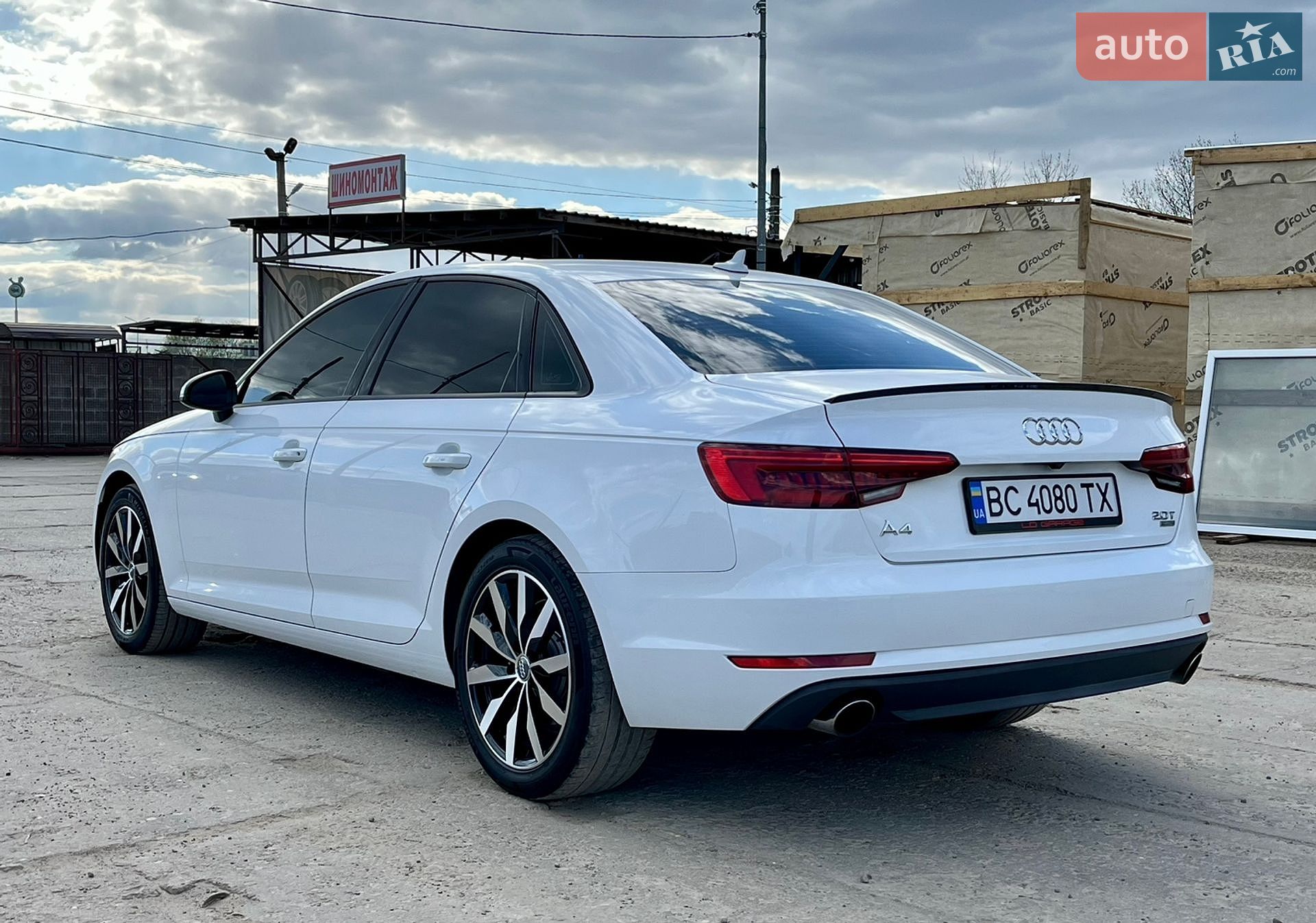 Audi A4 2017 VIN WAUGMAF43HA178524 фото оголошення 12 з 38