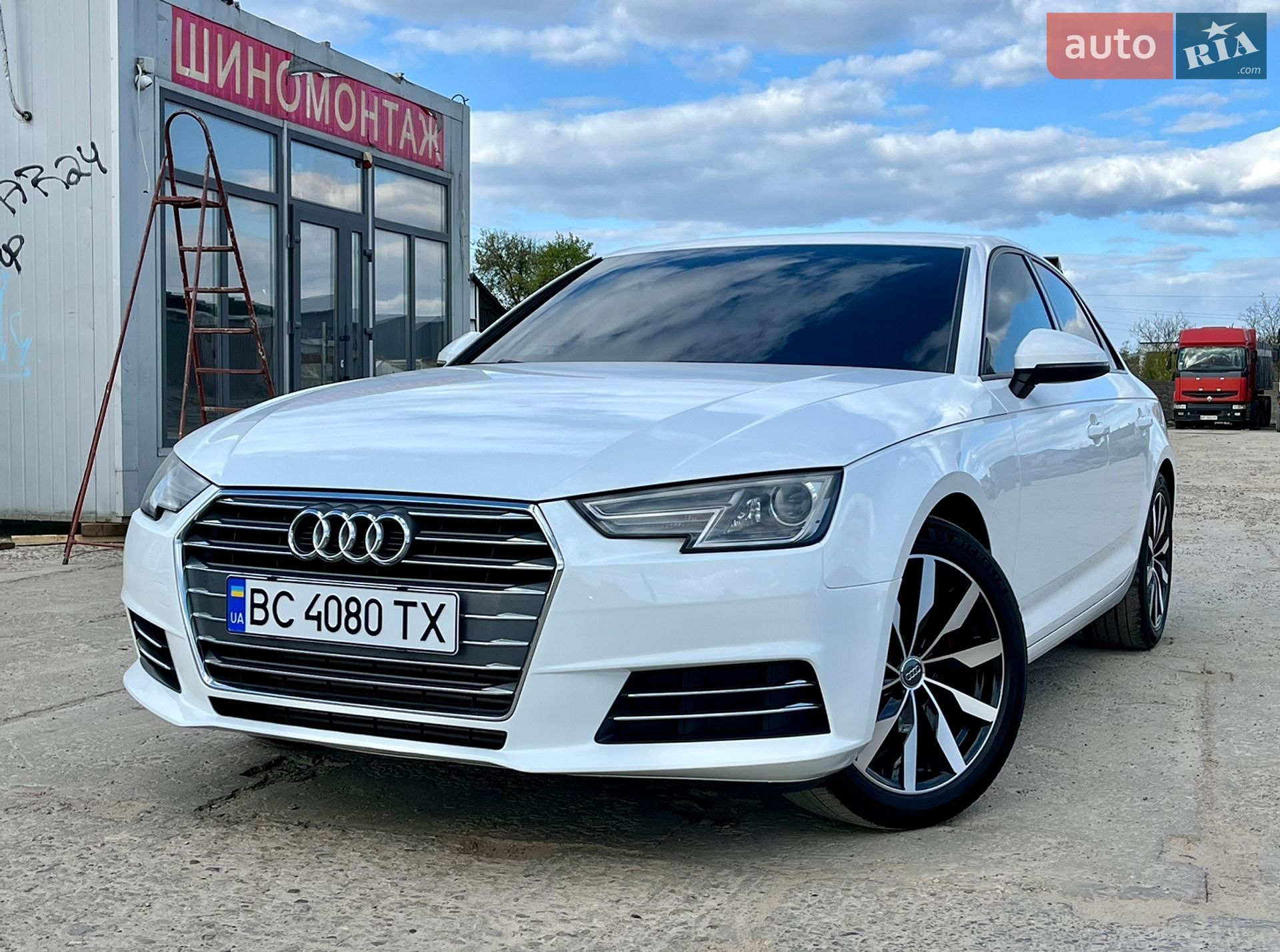 Audi A4 2017 VIN WAUGMAF43HA178524 фото оголошення 16 з 38