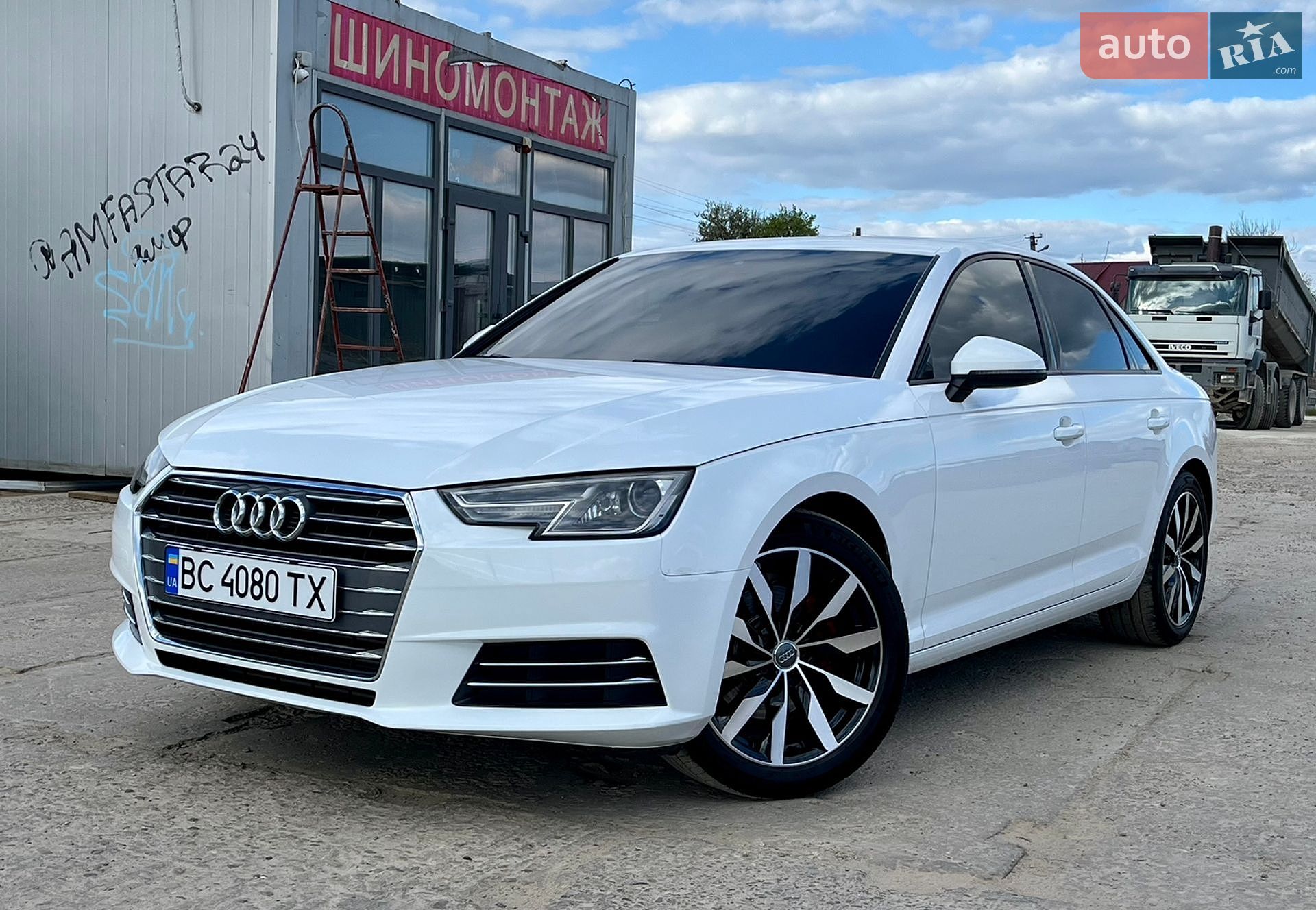 Audi A4 2017 VIN WAUGMAF43HA178524 фото оголошення 14 з 38