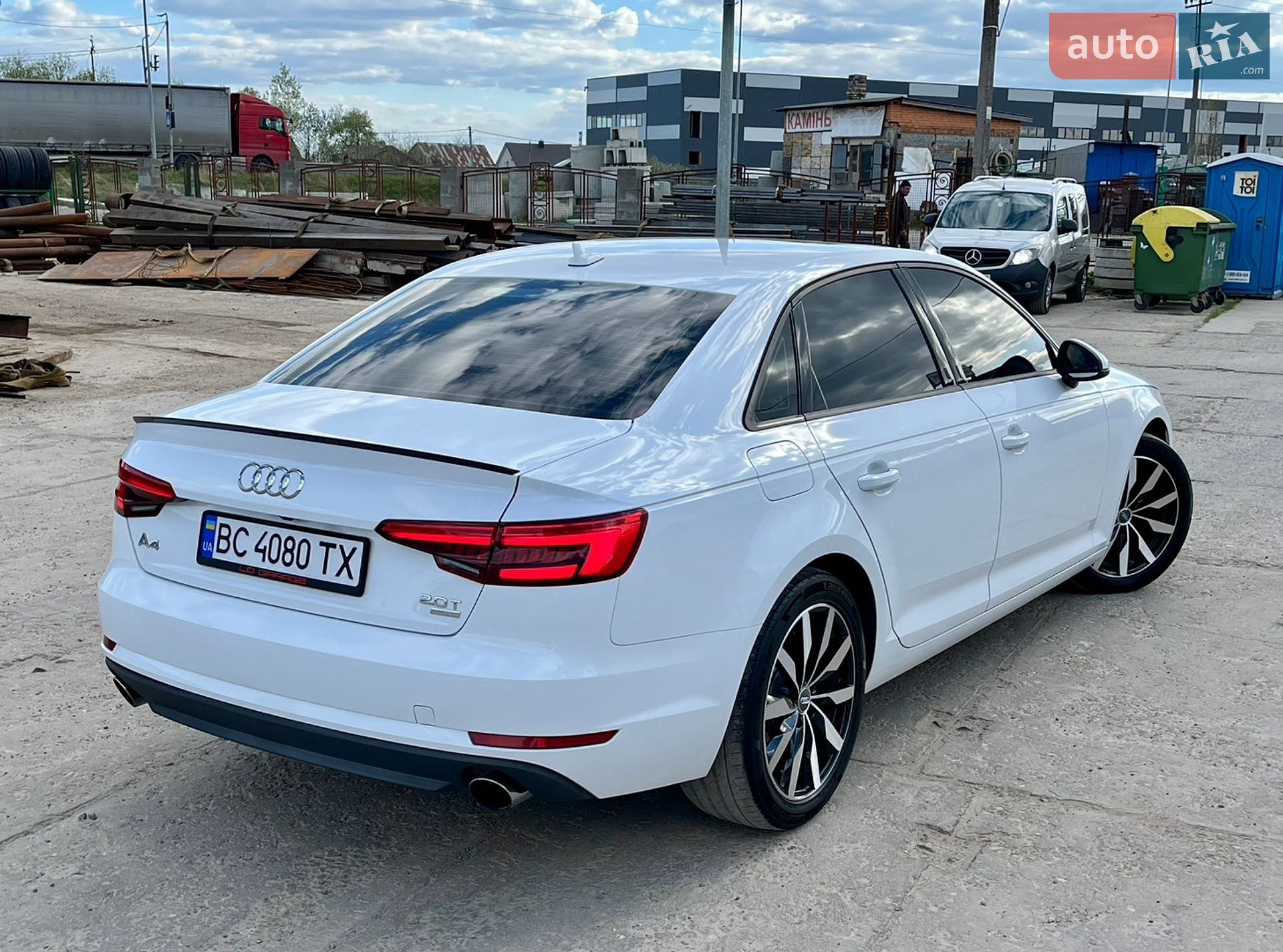 Audi A4 2017 VIN WAUGMAF43HA178524 фото оголошення 17 з 38