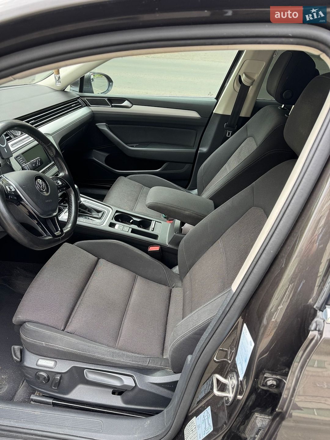 Volkswagen Passat 2016 VIN WVWZZZ3CZHE044010 фото оголошення 38 з 72