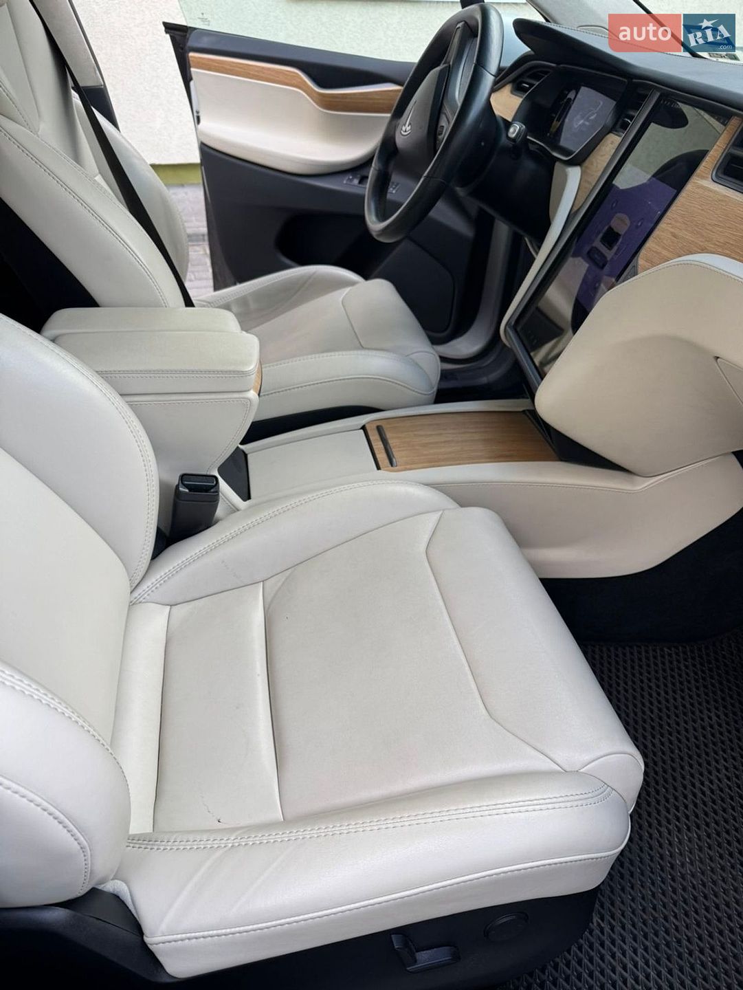 Tesla Model X 2018 VIN 5YJXCBE21JF113146 фото оголошення 10 з 10