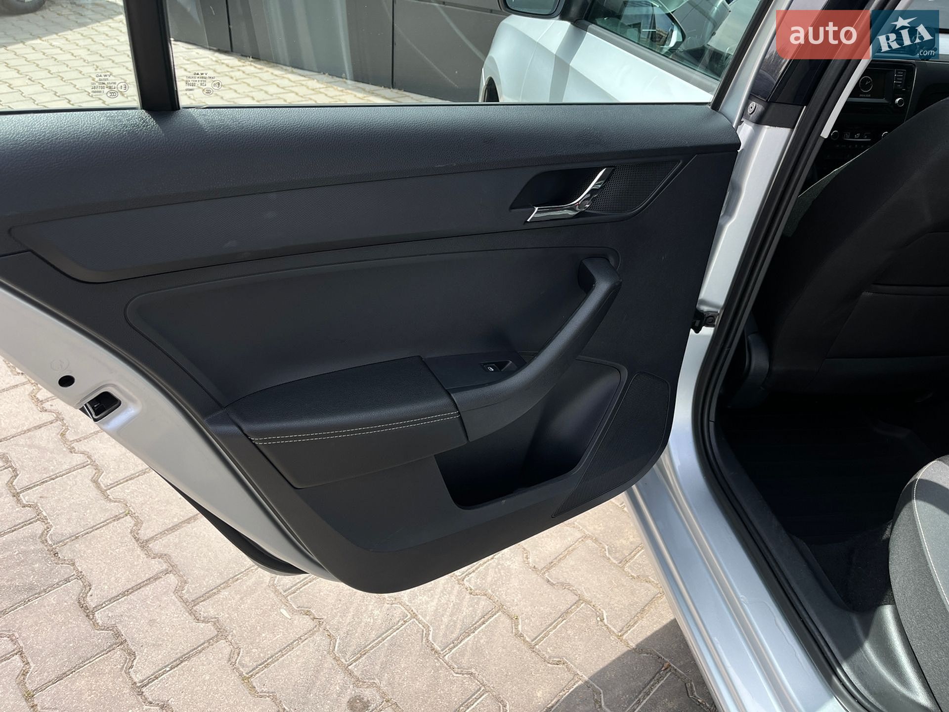 Skoda Rapid 2017 VIN TMBAA2NH1HB100782 фото оголошення 7 з 15