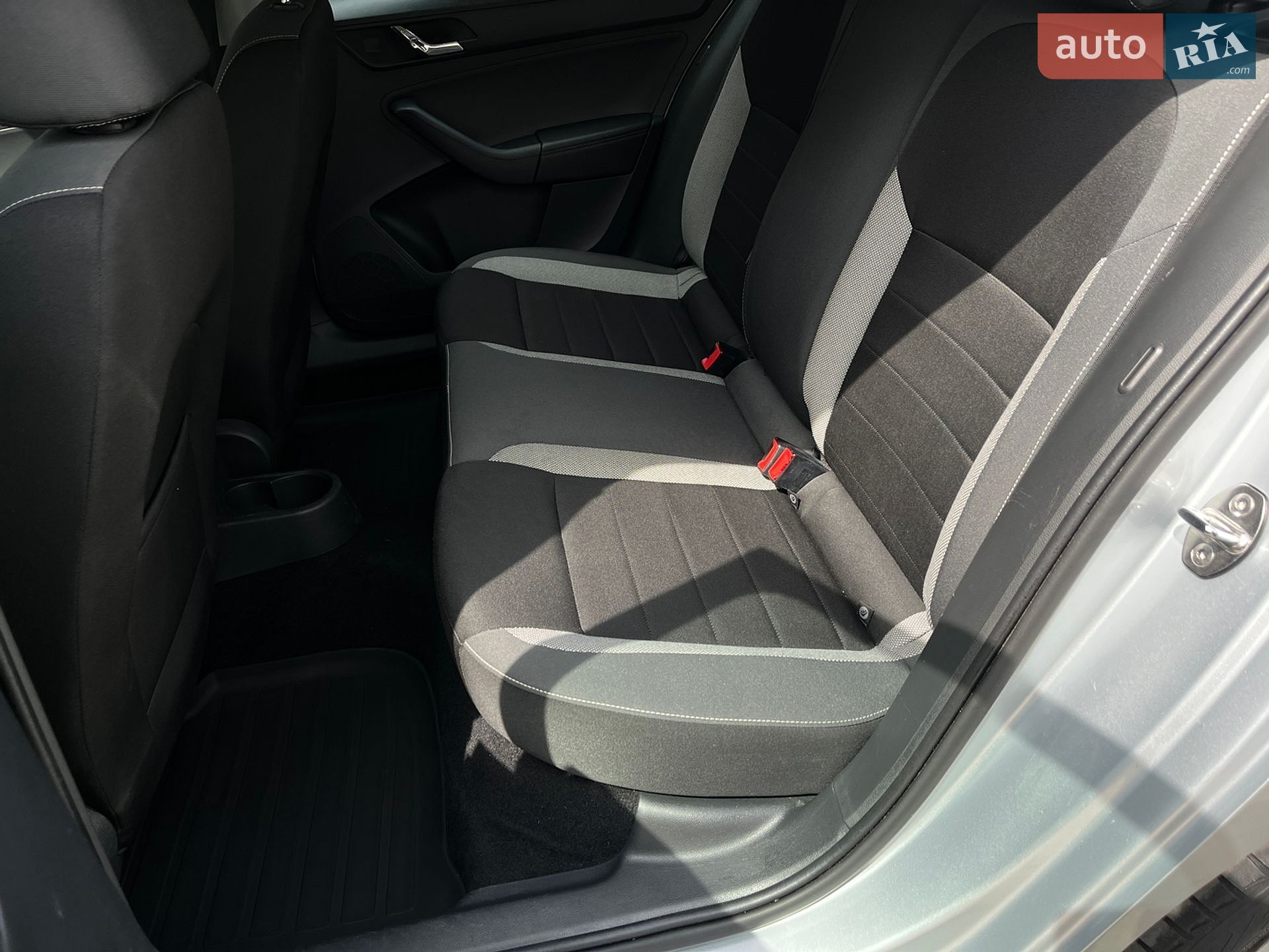 Skoda Rapid 2017 VIN TMBAA2NH1HB100782 фото оголошення 9 з 15