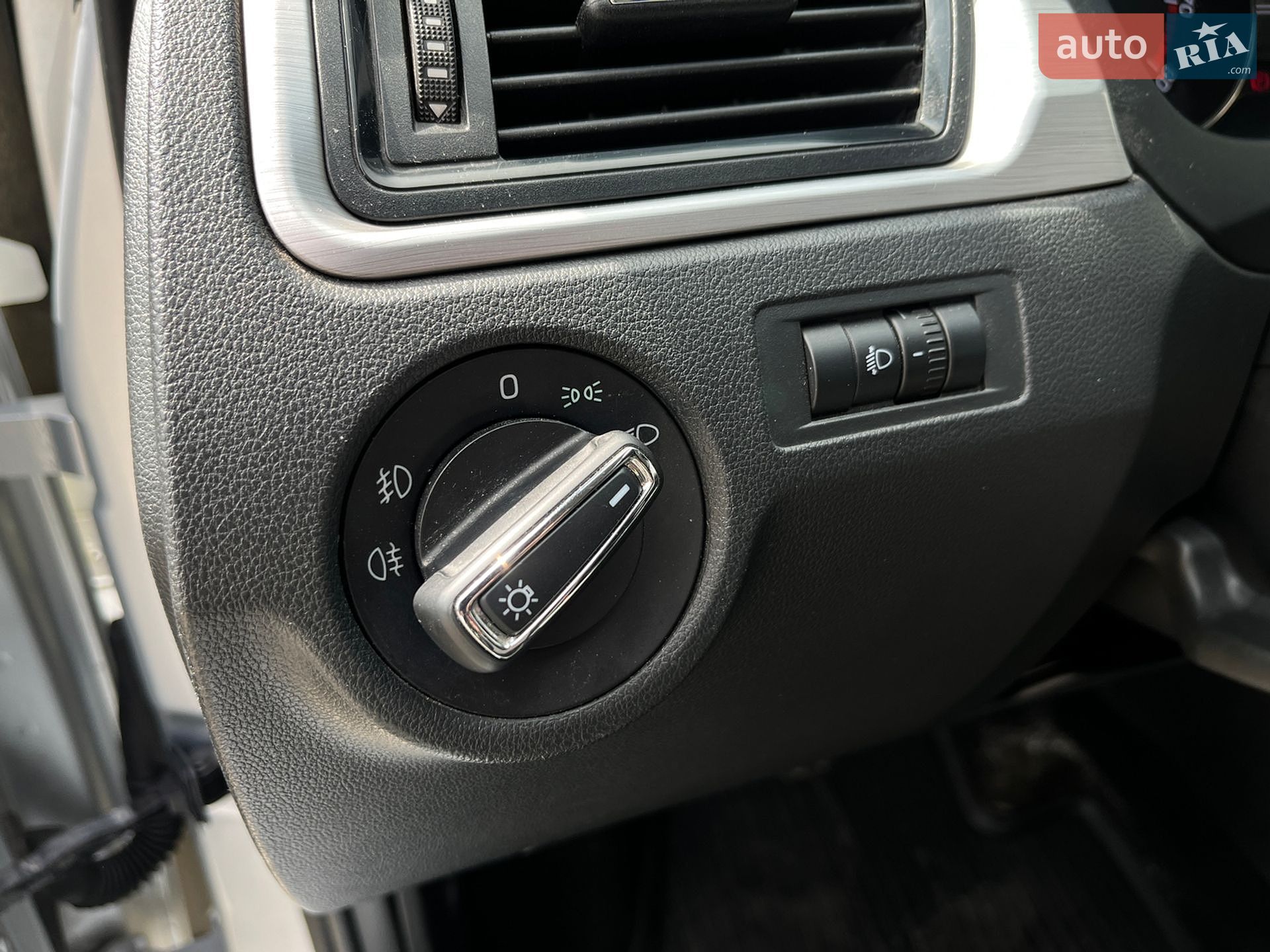 Skoda Rapid 2017 VIN TMBAA2NH1HB100782 фото оголошення 11 з 15