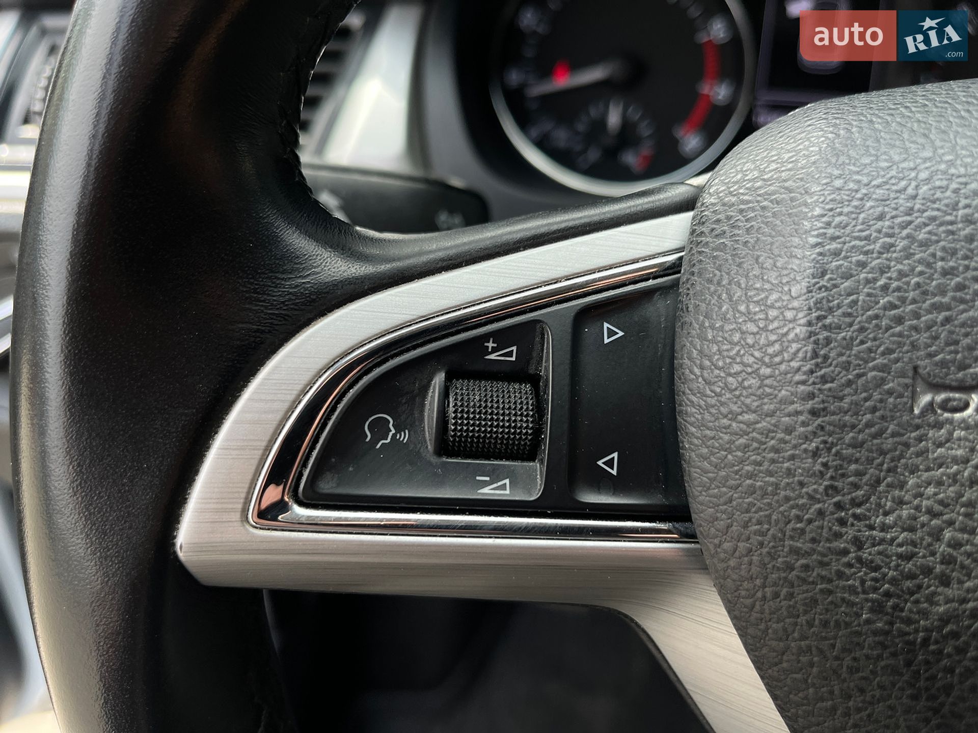 Skoda Rapid 2017 VIN TMBAA2NH1HB100782 фото оголошення 13 з 15