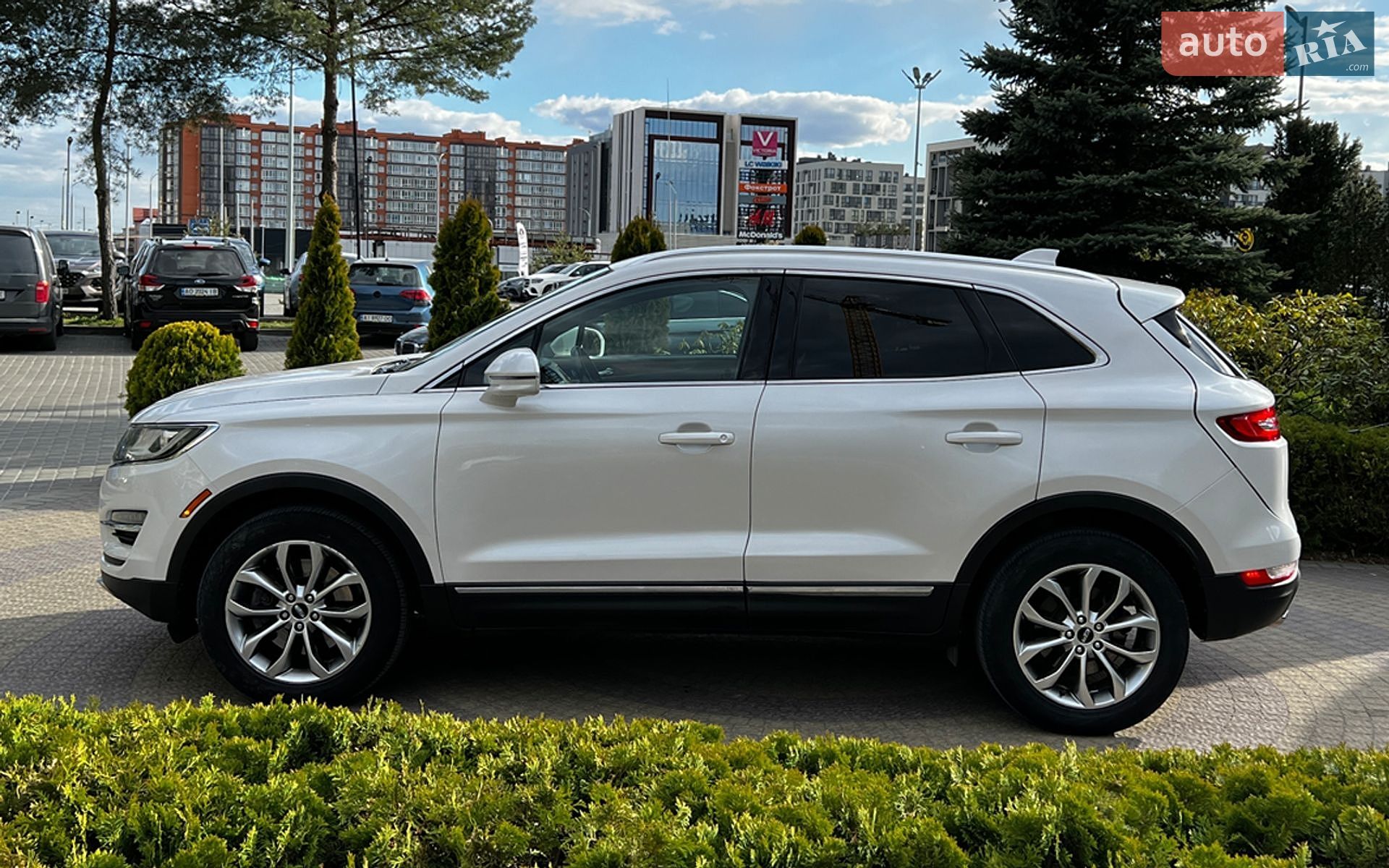 Lincoln MKC 2016 VIN 5LMCJ2D93HUL19145 фото оголошення 4 з 27
