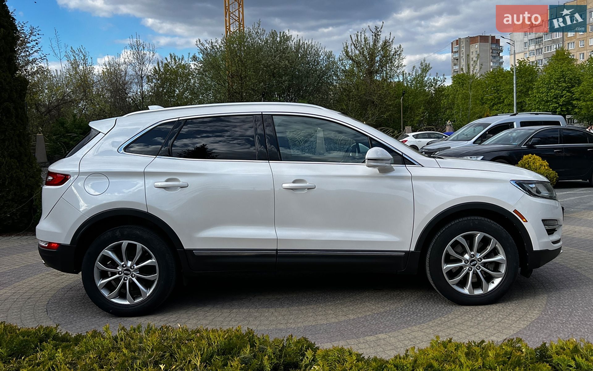 Lincoln MKC 2016 VIN 5LMCJ2D93HUL19145 фото оголошення 8 з 27
