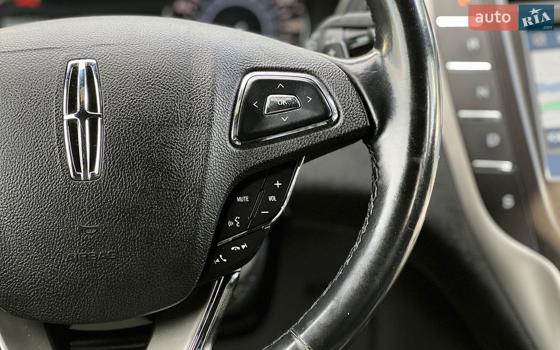 Lincoln MKC 2016 VIN 5LMCJ2D93HUL19145 фото оголошення 13 з 27