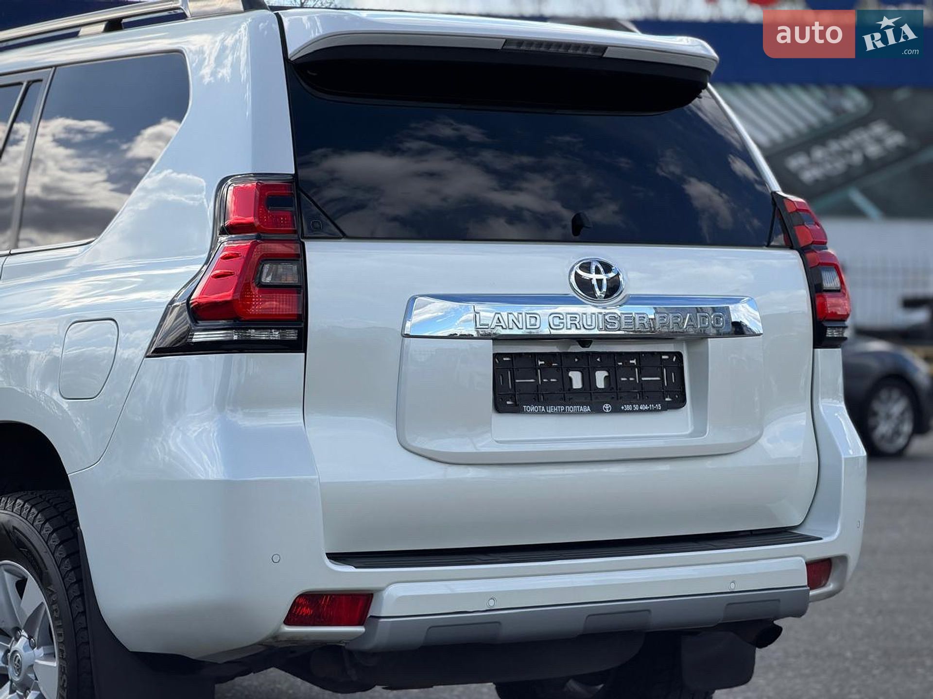 Toyota Land Cruiser Prado 2019 VIN JTEBU3FJ80K175983 фото оголошення 5 з 79