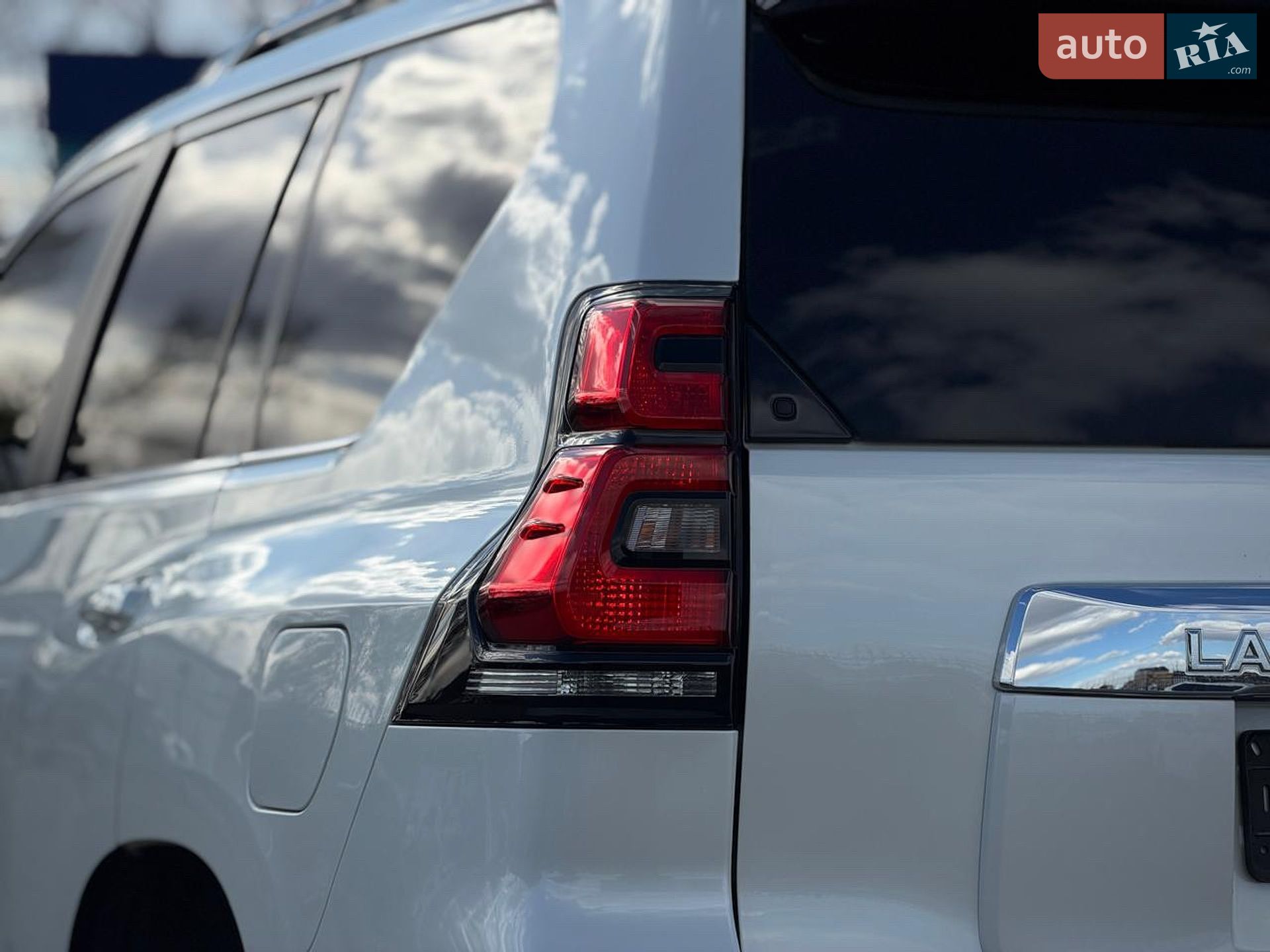 Toyota Land Cruiser Prado 2019 VIN JTEBU3FJ80K175983 фото оголошення 6 з 79