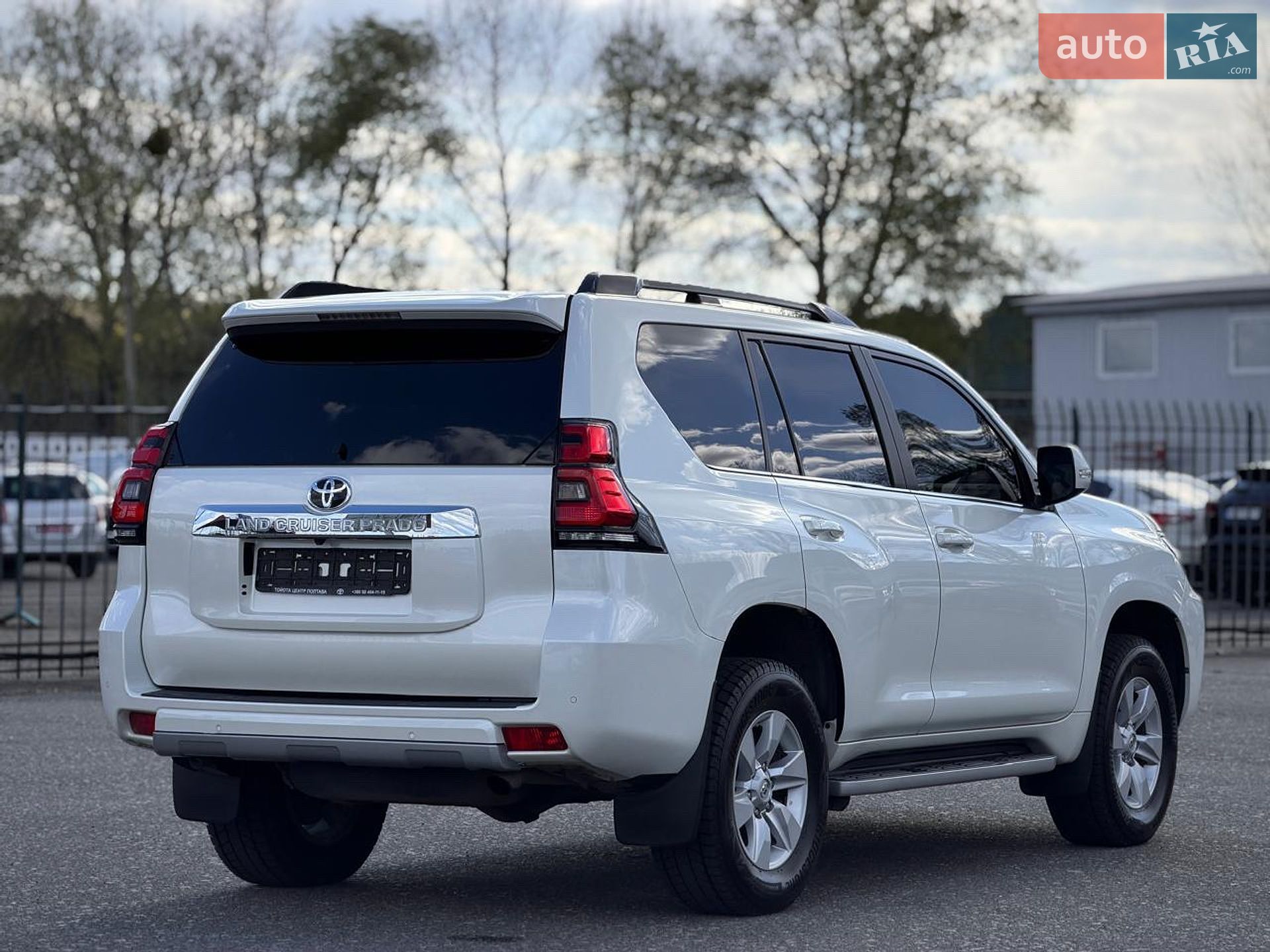 Toyota Land Cruiser Prado 2019 VIN JTEBU3FJ80K175983 фото оголошення 12 з 79