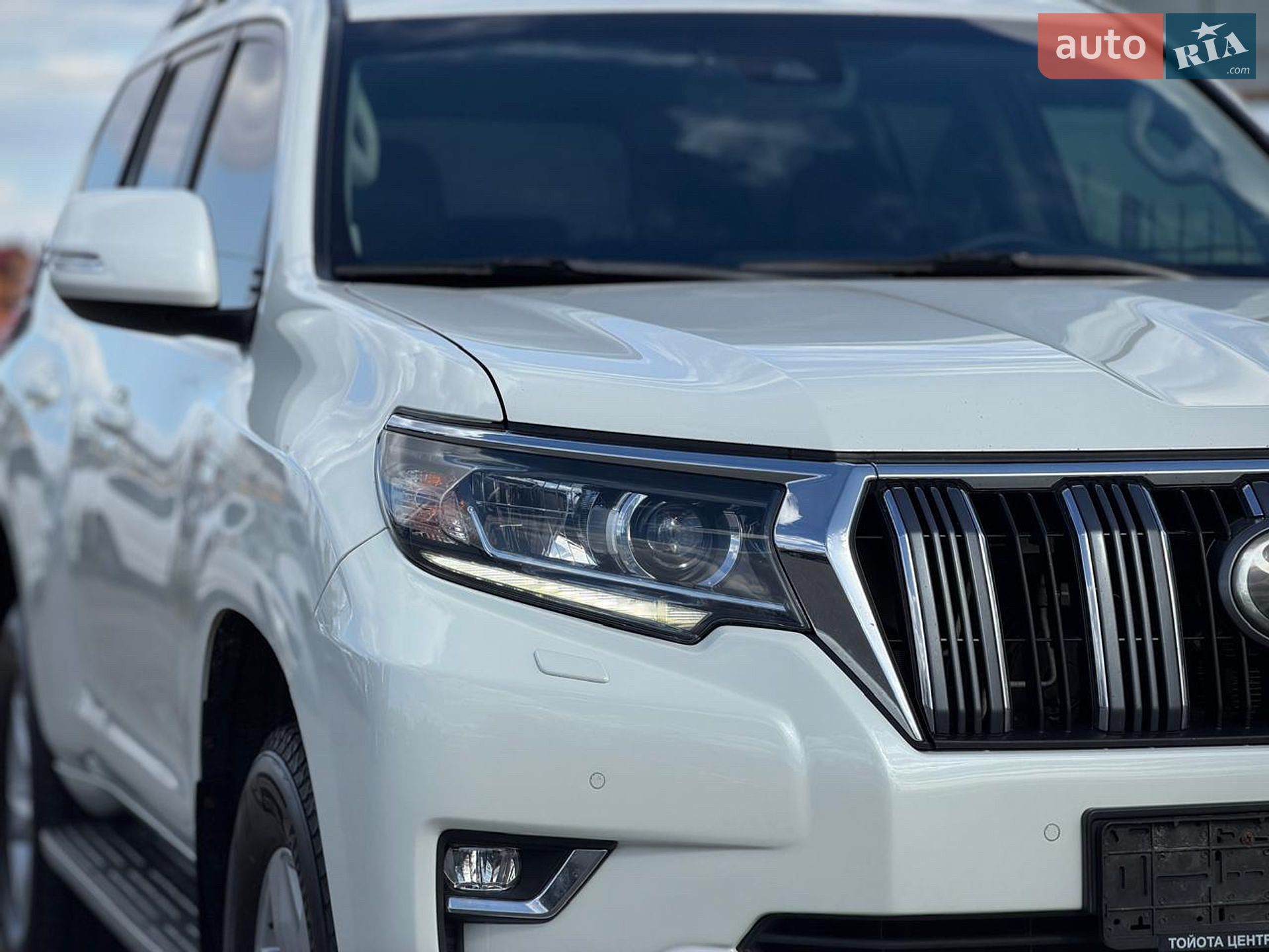 Toyota Land Cruiser Prado 2019 VIN JTEBU3FJ80K175983 фото оголошення 15 з 79