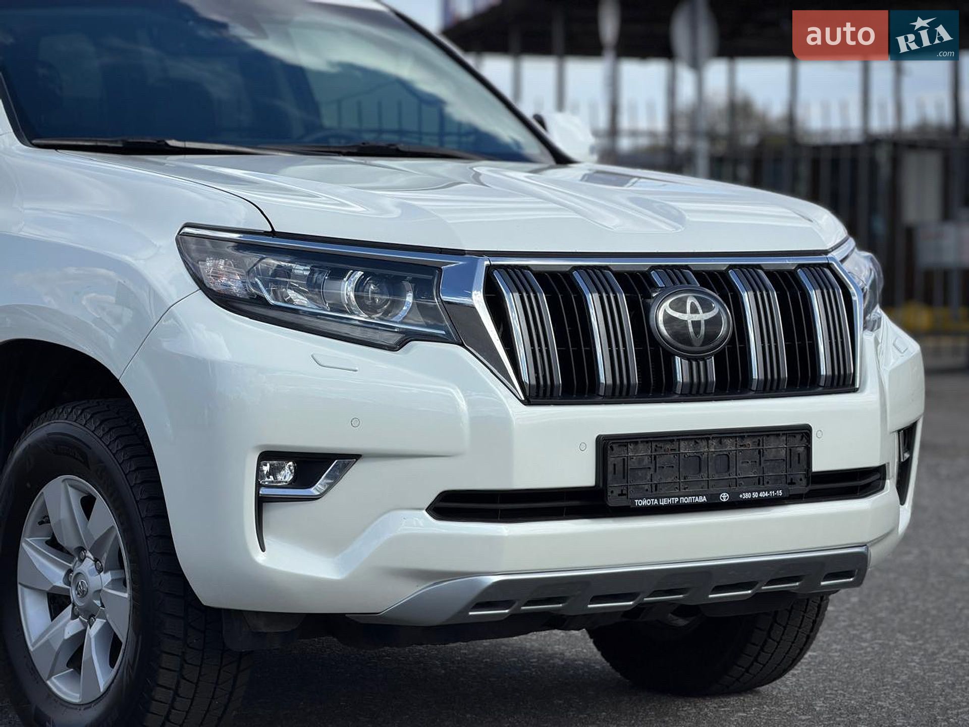 Toyota Land Cruiser Prado 2019 VIN JTEBU3FJ80K175983 фото оголошення 17 з 79