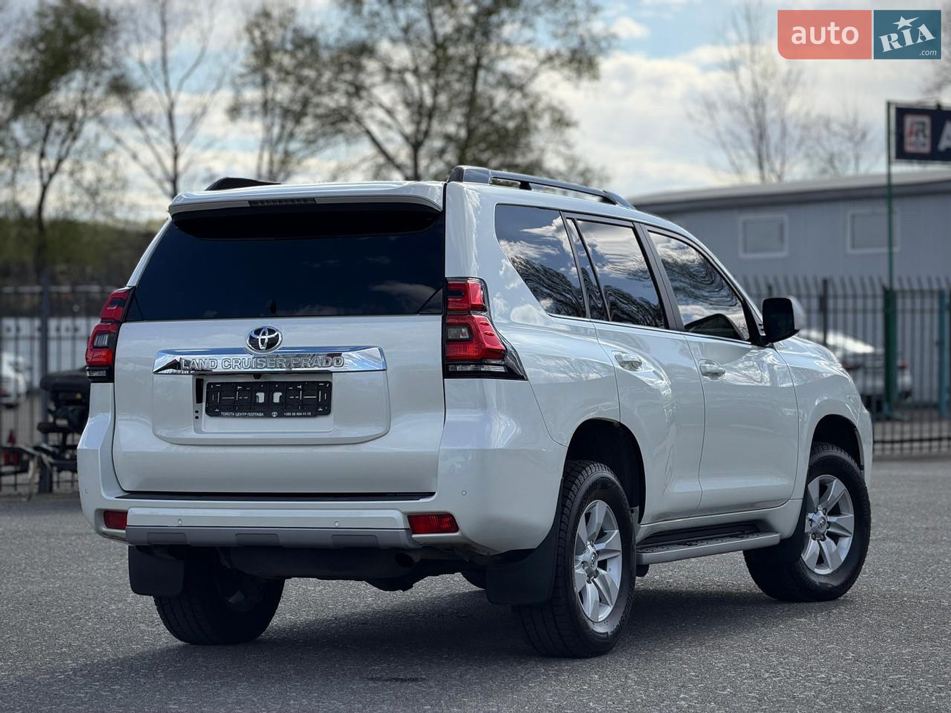 Toyota Land Cruiser Prado 2019 VIN JTEBU3FJ80K175983 фото оголошення 21 з 79