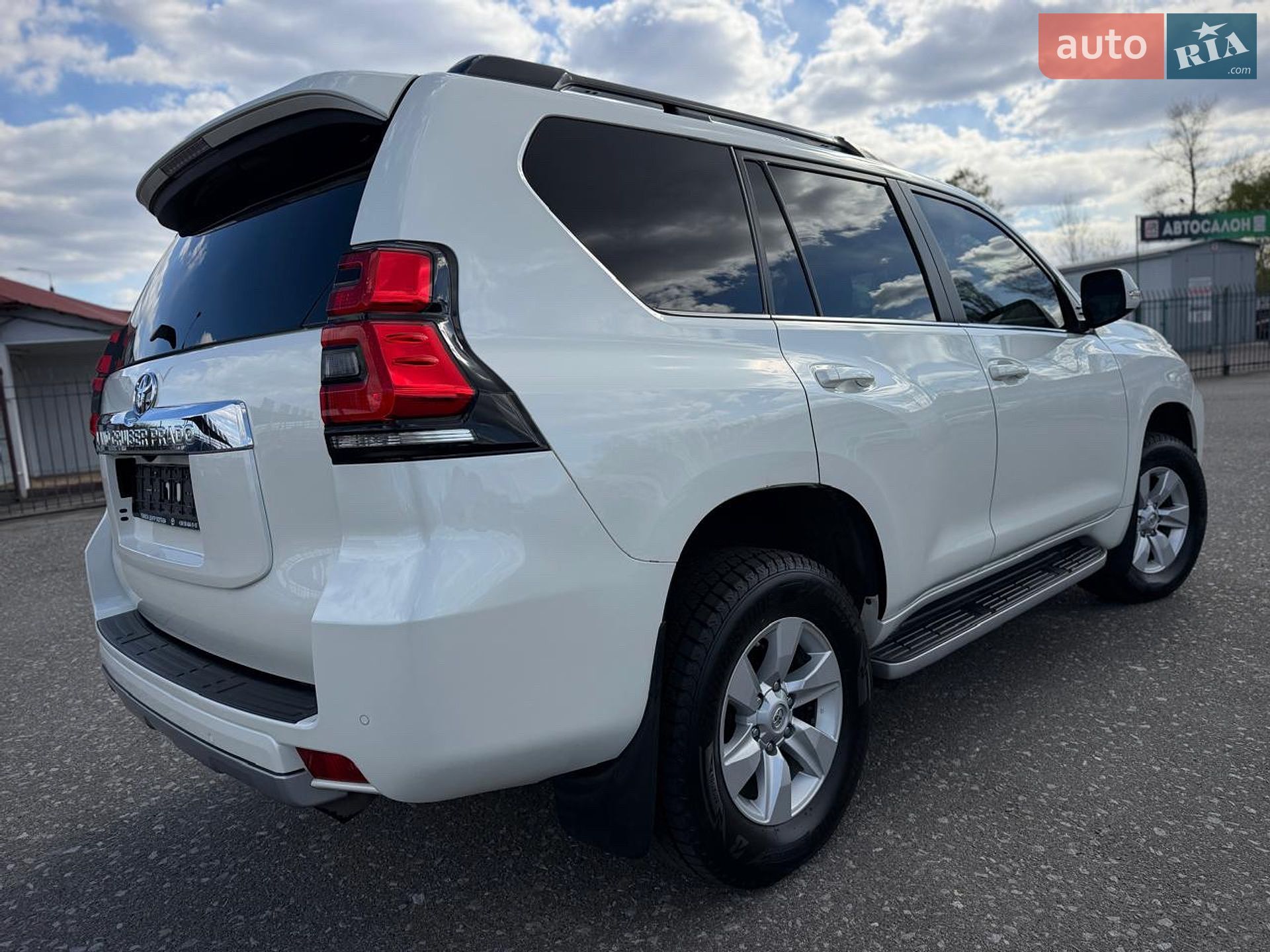 Toyota Land Cruiser Prado 2019 VIN JTEBU3FJ80K175983 фото оголошення 22 з 79