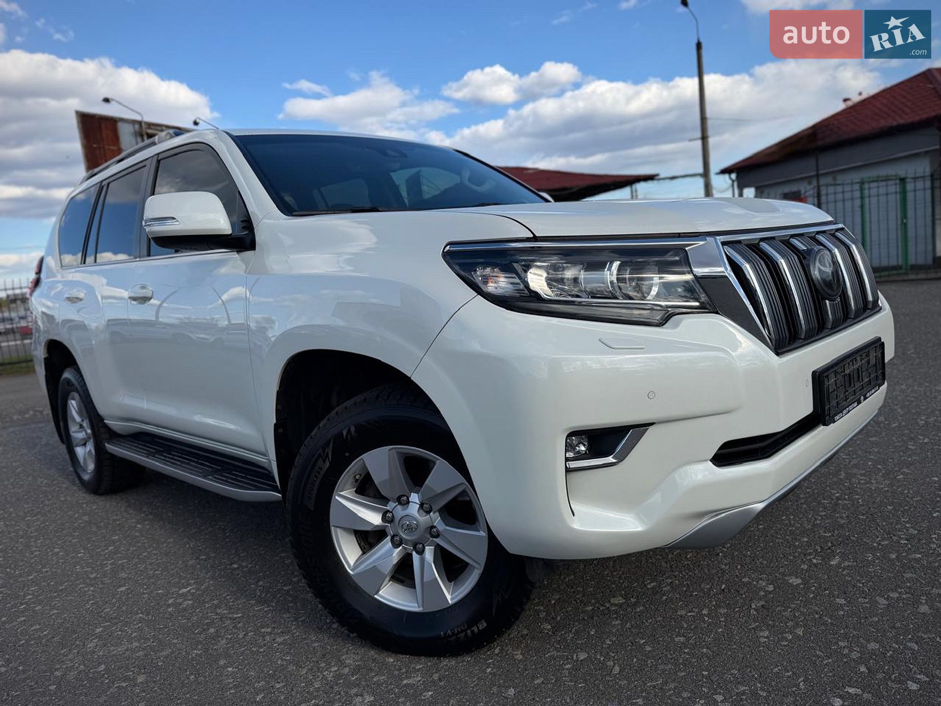 Toyota Land Cruiser Prado 2019 VIN JTEBU3FJ80K175983 фото оголошення 26 з 79