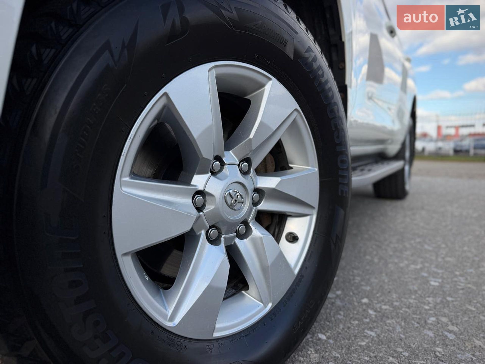 Toyota Land Cruiser Prado 2019 VIN JTEBU3FJ80K175983 фото оголошення 28 з 79