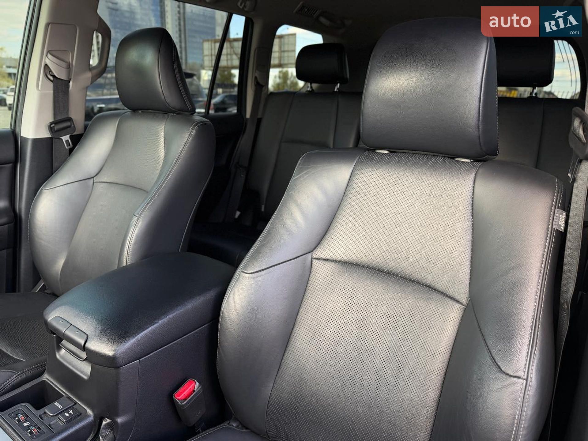 Toyota Land Cruiser Prado 2019 VIN JTEBU3FJ80K175983 фото оголошення 35 з 79