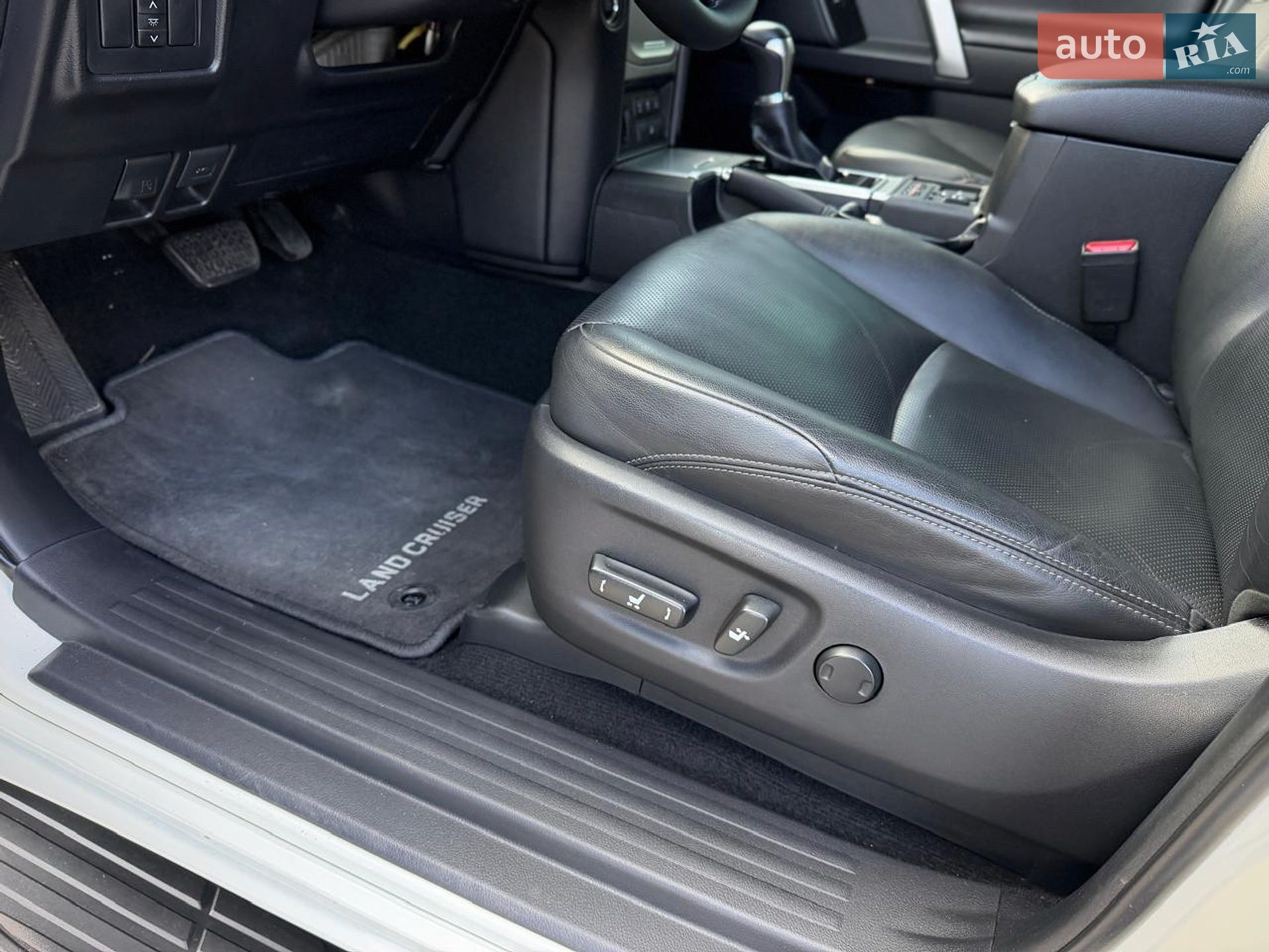 Toyota Land Cruiser Prado 2019 VIN JTEBU3FJ80K175983 фото оголошення 38 з 79
