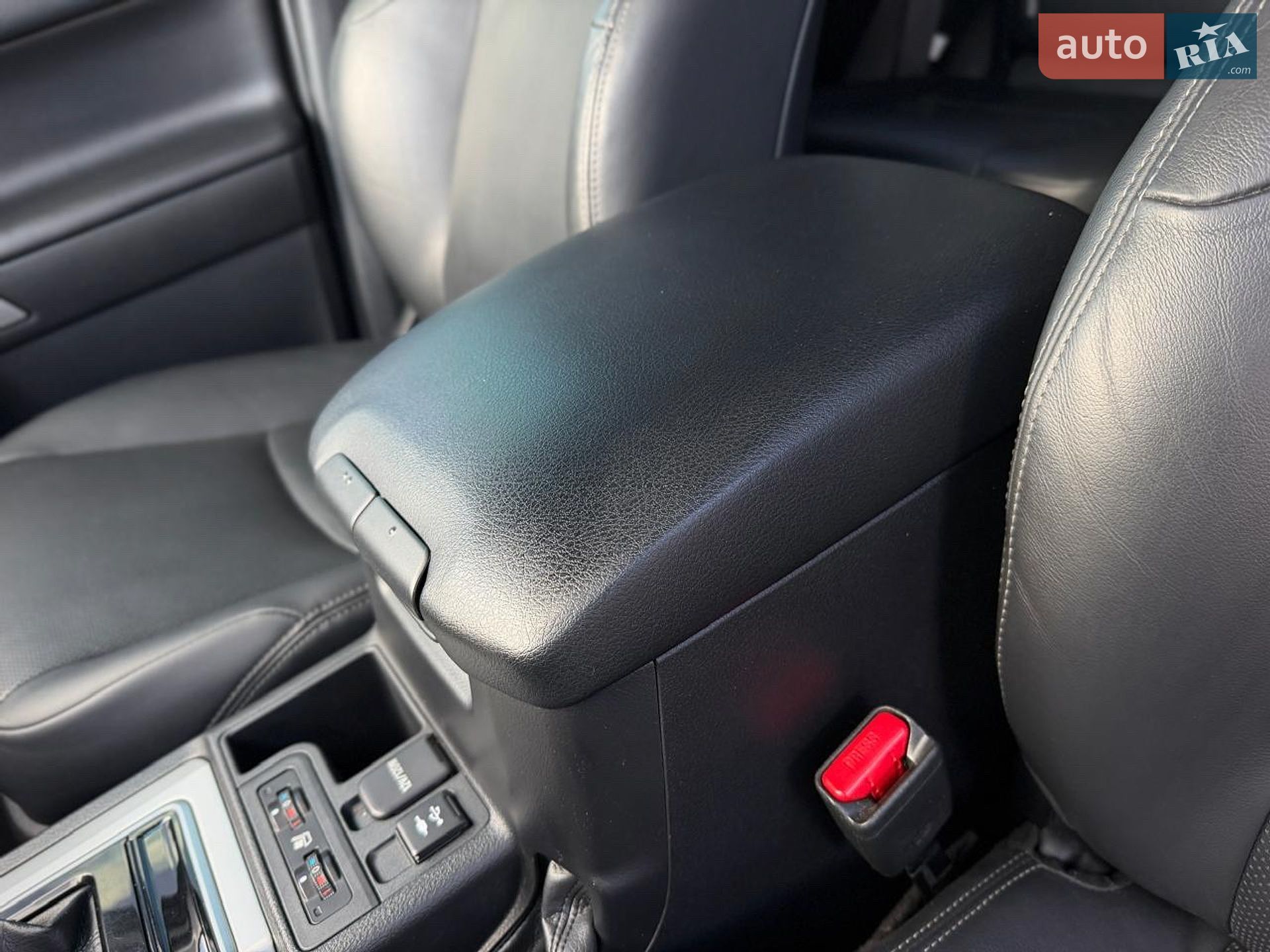 Toyota Land Cruiser Prado 2019 VIN JTEBU3FJ80K175983 фото оголошення 42 з 79
