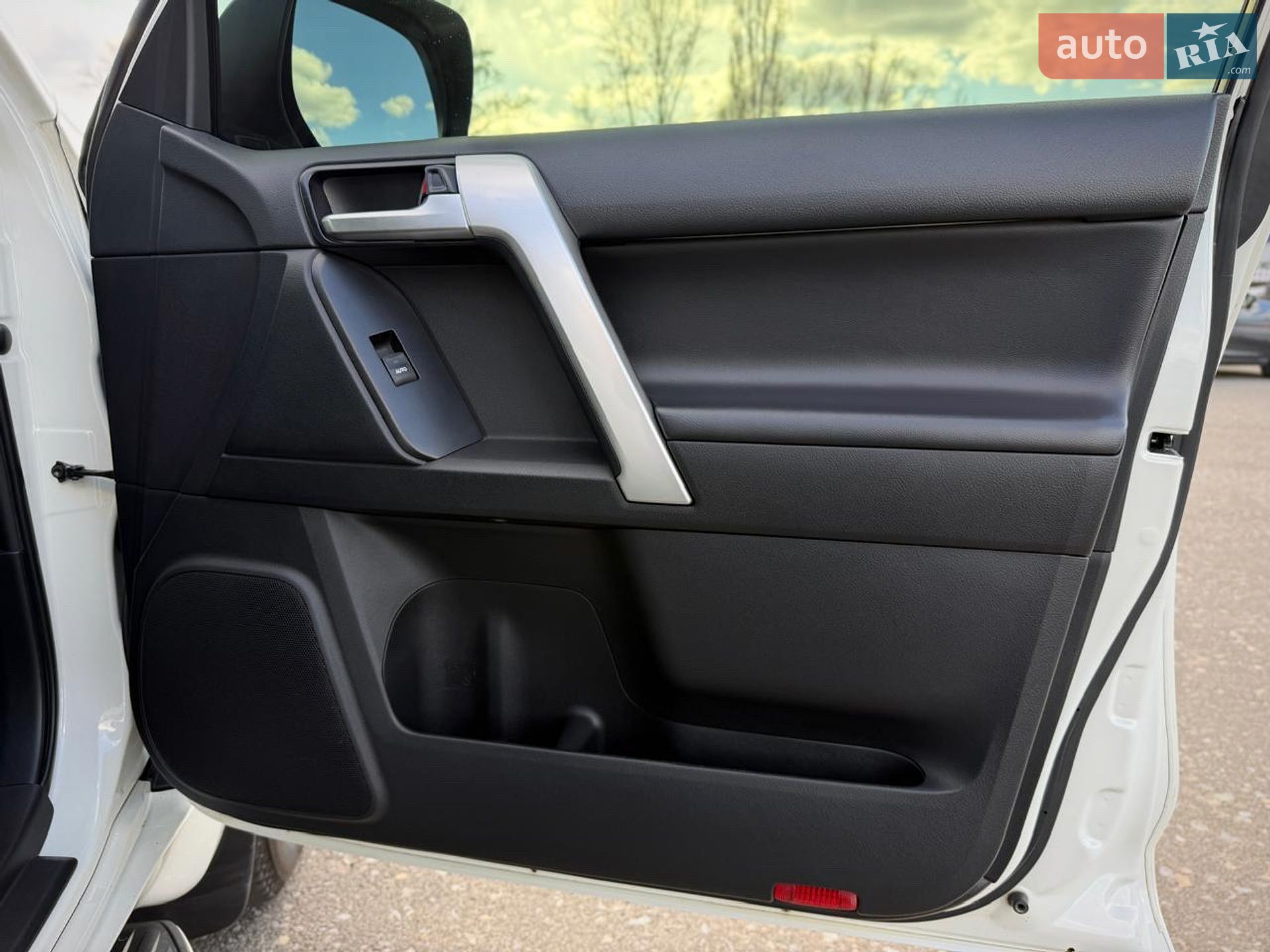 Toyota Land Cruiser Prado 2019 VIN JTEBU3FJ80K175983 фото оголошення 45 з 79