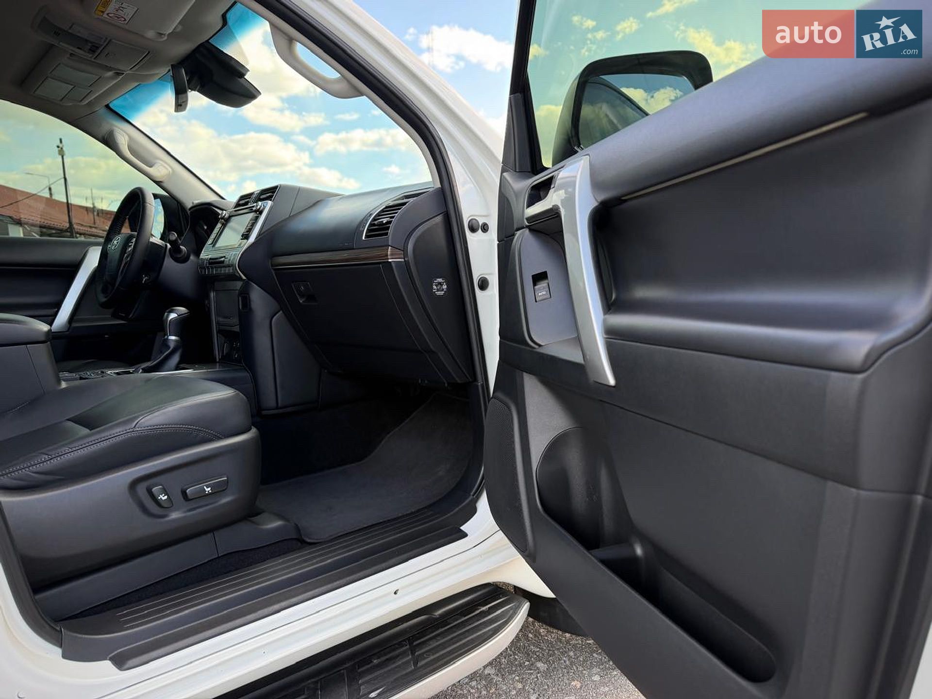 Toyota Land Cruiser Prado 2019 VIN JTEBU3FJ80K175983 фото оголошення 48 з 79
