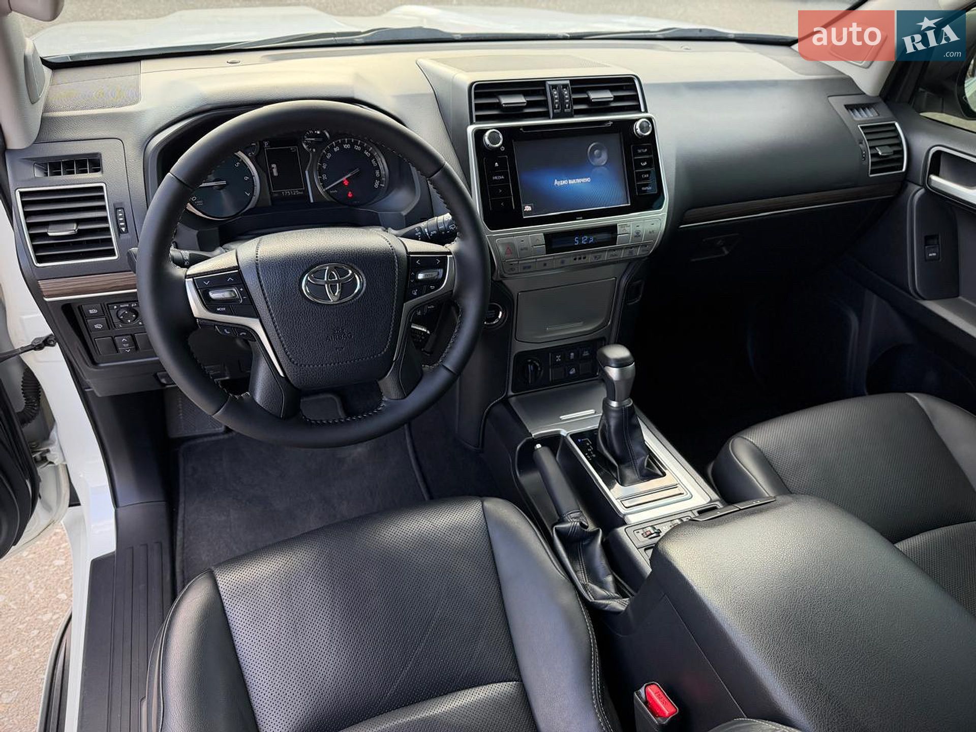 Toyota Land Cruiser Prado 2019 VIN JTEBU3FJ80K175983 фото оголошення 50 з 79
