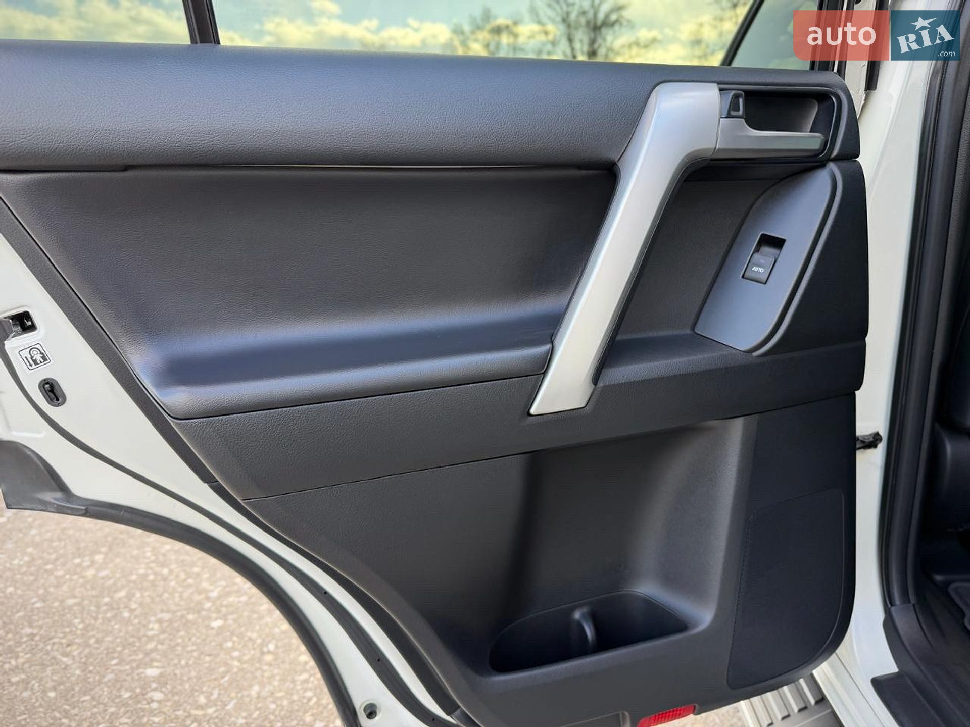 Toyota Land Cruiser Prado 2019 VIN JTEBU3FJ80K175983 фото оголошення 52 з 79