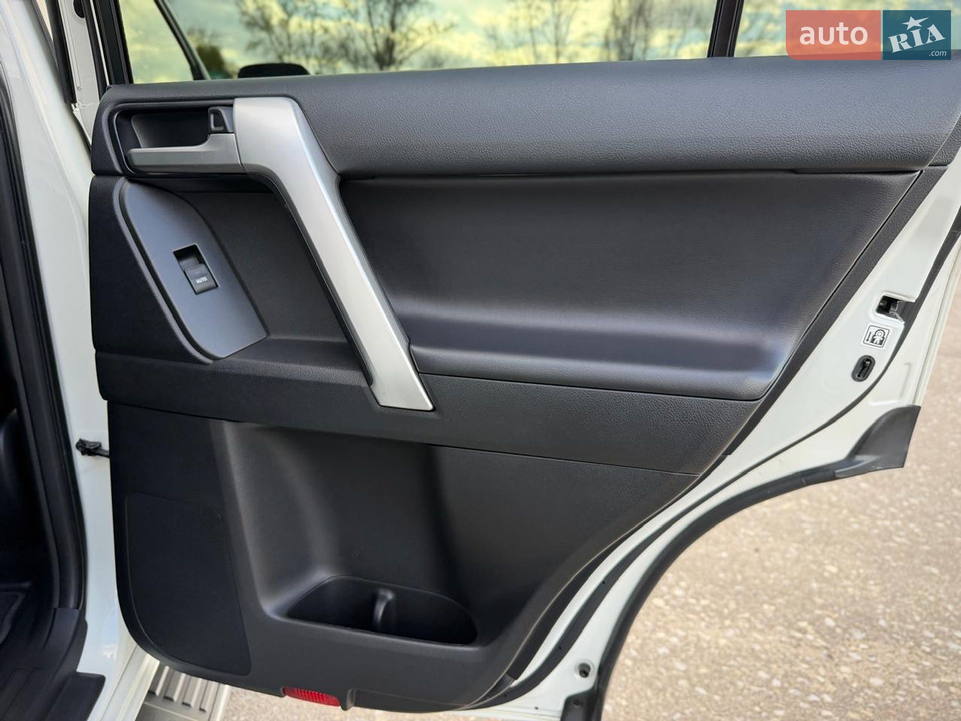Toyota Land Cruiser Prado 2019 VIN JTEBU3FJ80K175983 фото оголошення 57 з 79