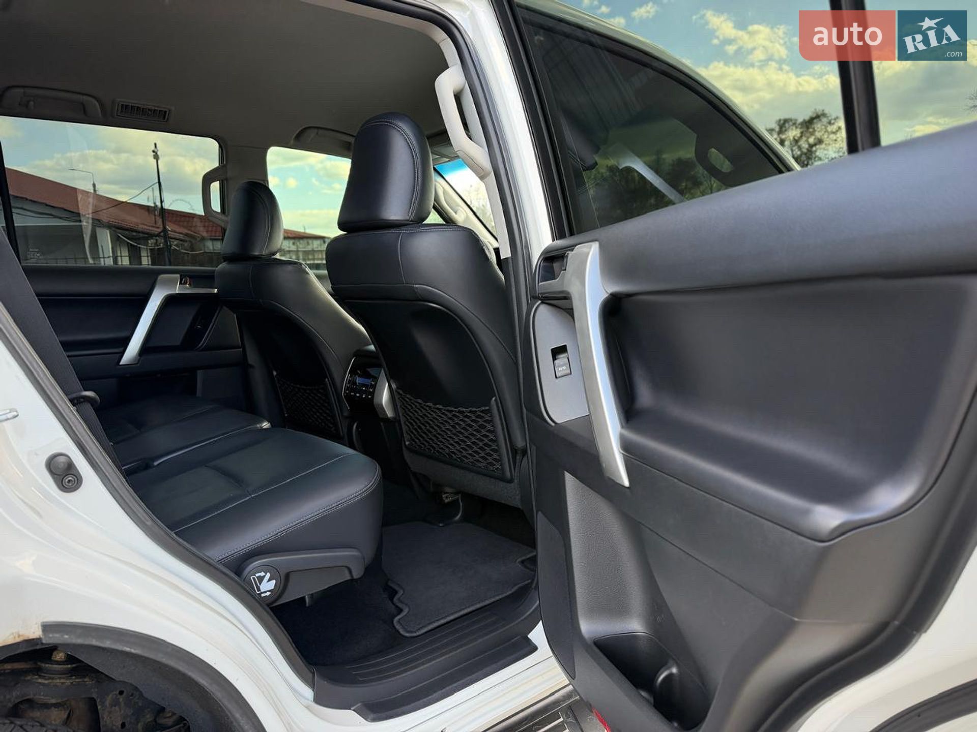 Toyota Land Cruiser Prado 2019 VIN JTEBU3FJ80K175983 фото оголошення 58 з 79