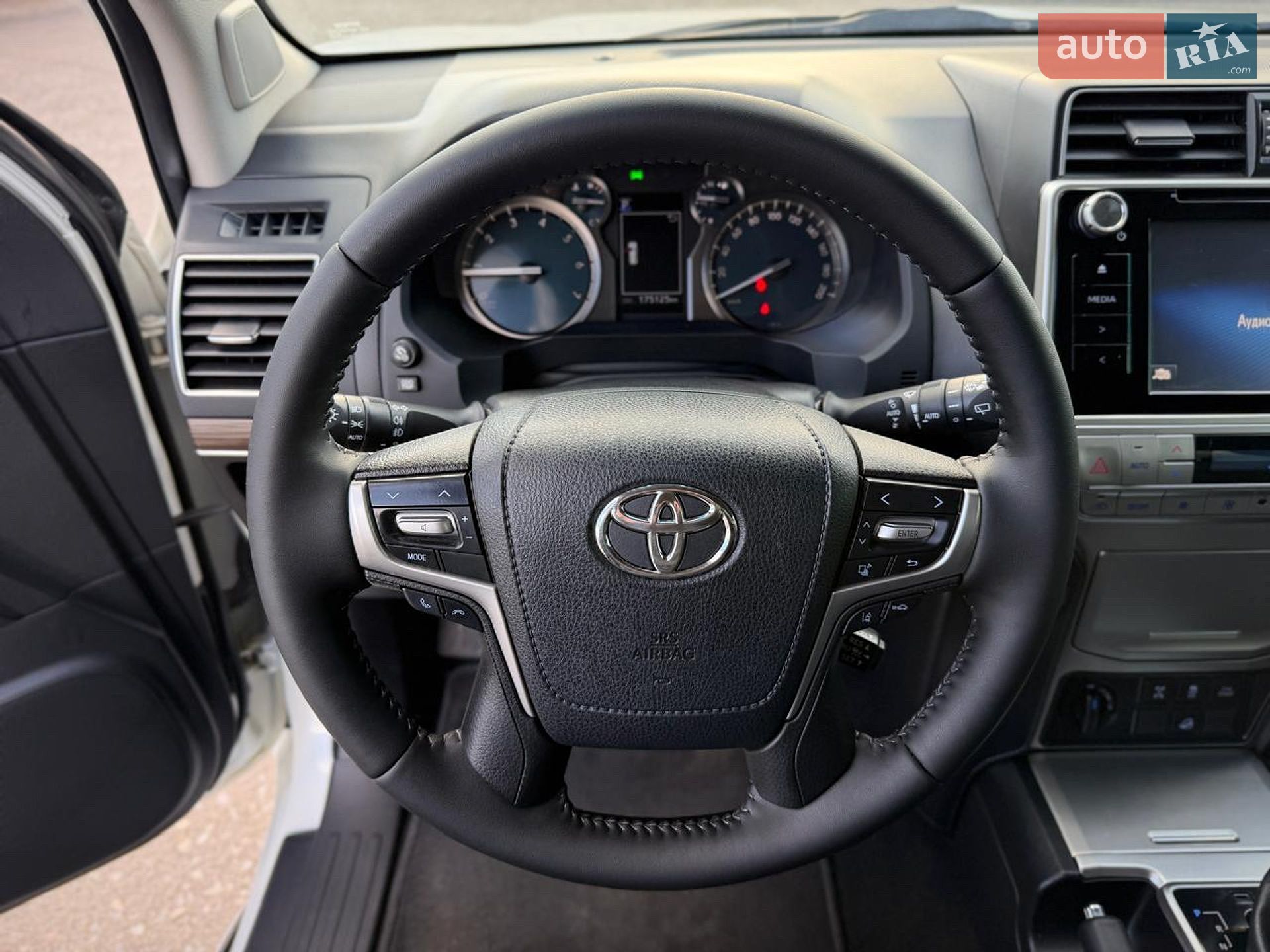 Toyota Land Cruiser Prado 2019 VIN JTEBU3FJ80K175983 фото оголошення 66 з 79