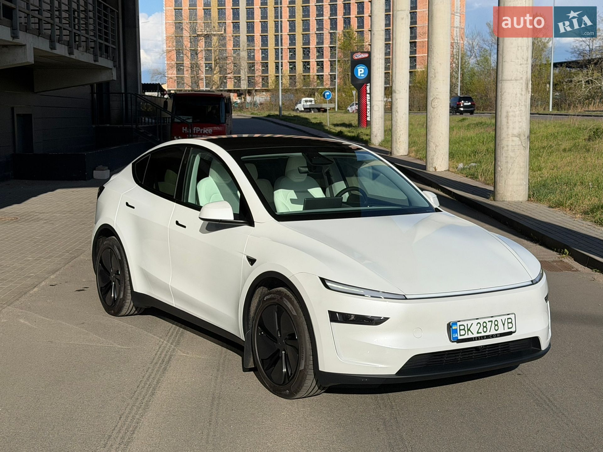 Tesla Model Y 2025 VIN XP7YGCEK5TB787705 фото оголошення 4 з 17