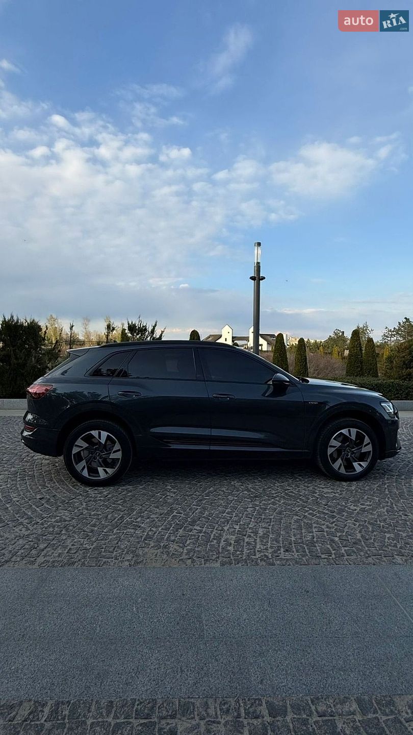 Audi e-tron 2022 VIN WA1AAAGE3PB023323 фото оголошення 14 з 36