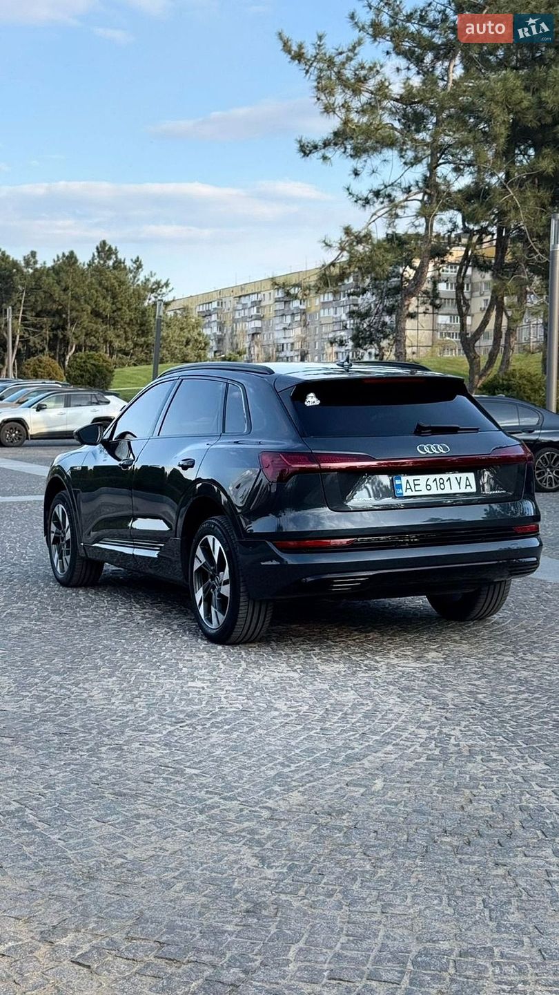 Audi e-tron 2022 VIN WA1AAAGE3PB023323 фото оголошення 30 з 36