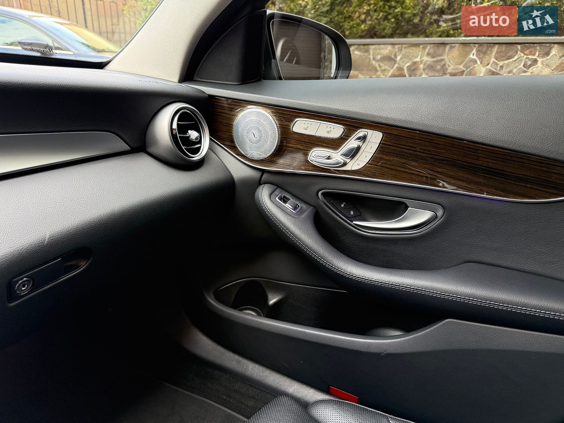 Mercedes-Benz C-Class 2018 VIN 55SWF8EB3KU272157 фото оголошення 47 з 77