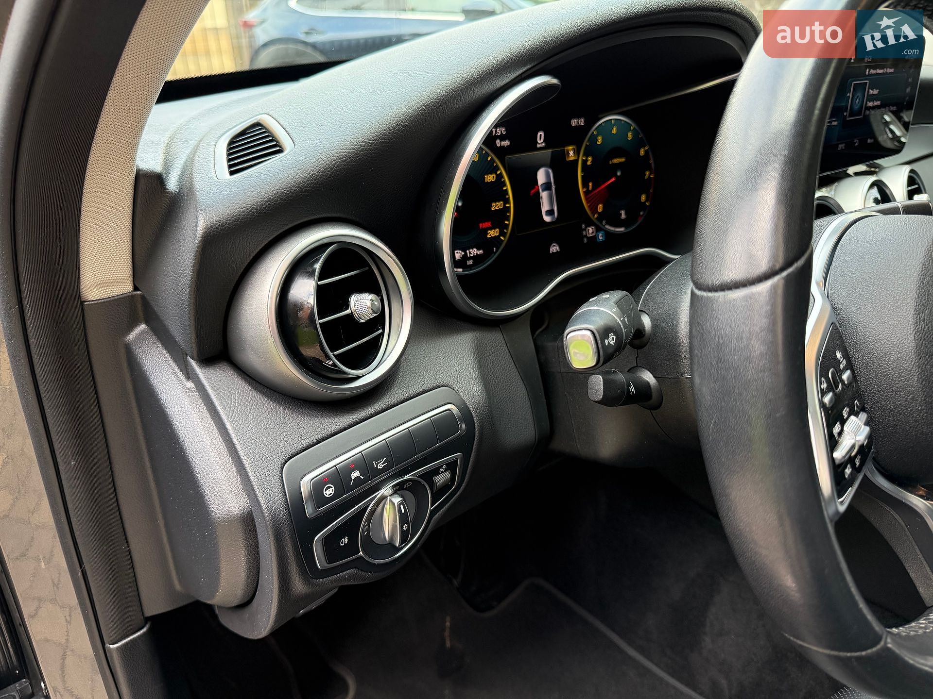 Mercedes-Benz C-Class 2018 VIN 55SWF8EB3KU272157 фото оголошення 49 з 77